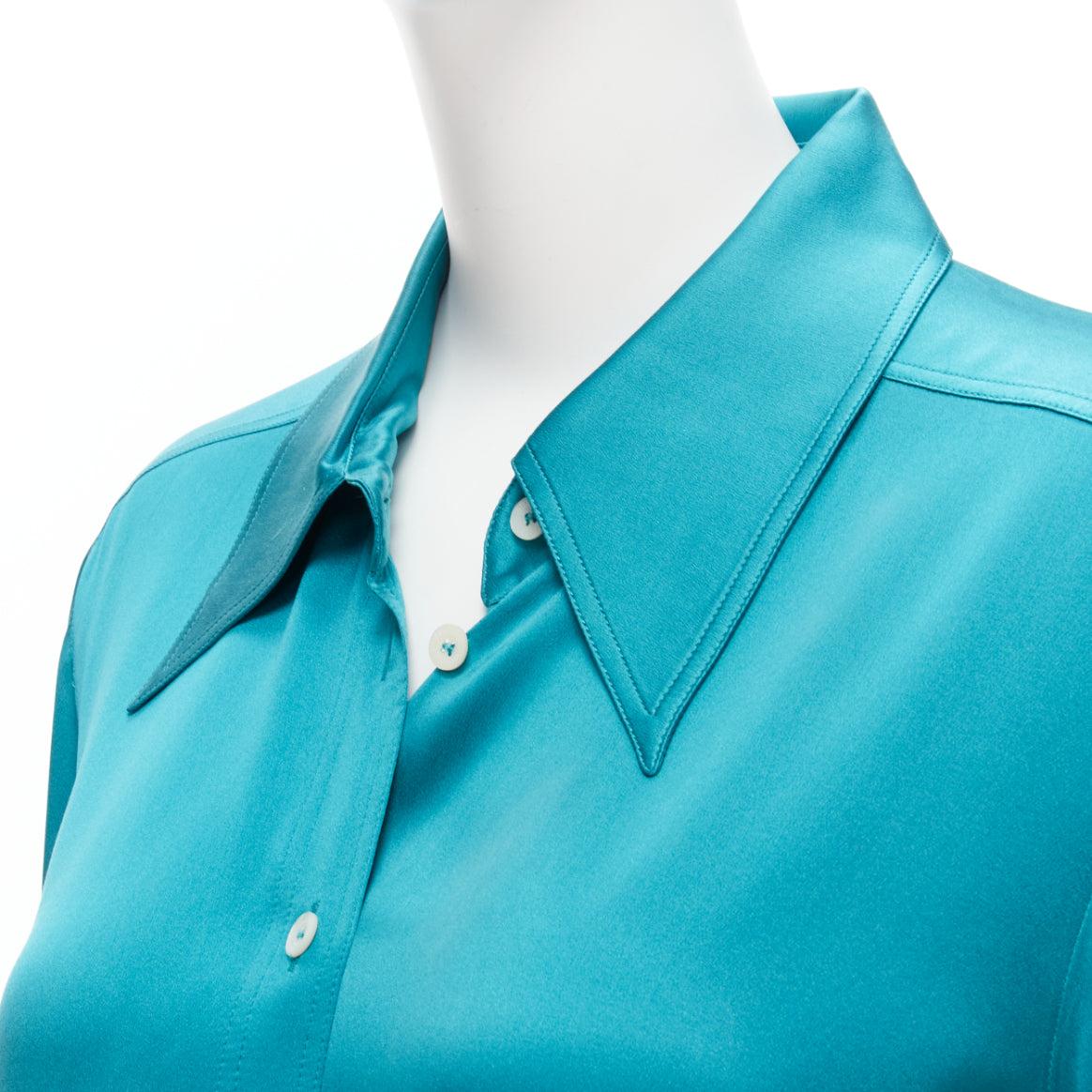 GUCCI Tom Ford 1995 Vintage teal blue silk blend long sleeve wide collar dress shirt IT46 XL Madonna
Reference: GIYG/A00343
Brand: Gucci
Designer: Tom Ford
Collection: 1995
As seen on: Similar style seen on Madonna
Material: Silk, Blend
Color: