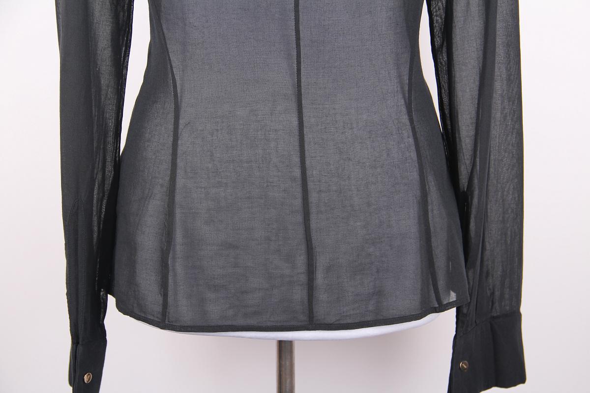 Gucci Tom Ford 2004 Hemd / Bluse

Schultern: 40 cm / 15.75 in
Ärmellänge: 64 cm / 25.20 in
Achselweite: 47 cm / 18.50 in
Länge: 59 cm / 23.23 in


Schaufensterpuppe 84,5 cm x 62 cm x 91 cm Schaufensterpuppe 33,35 in x 24,49 in x 35,79 in
Größe 42,