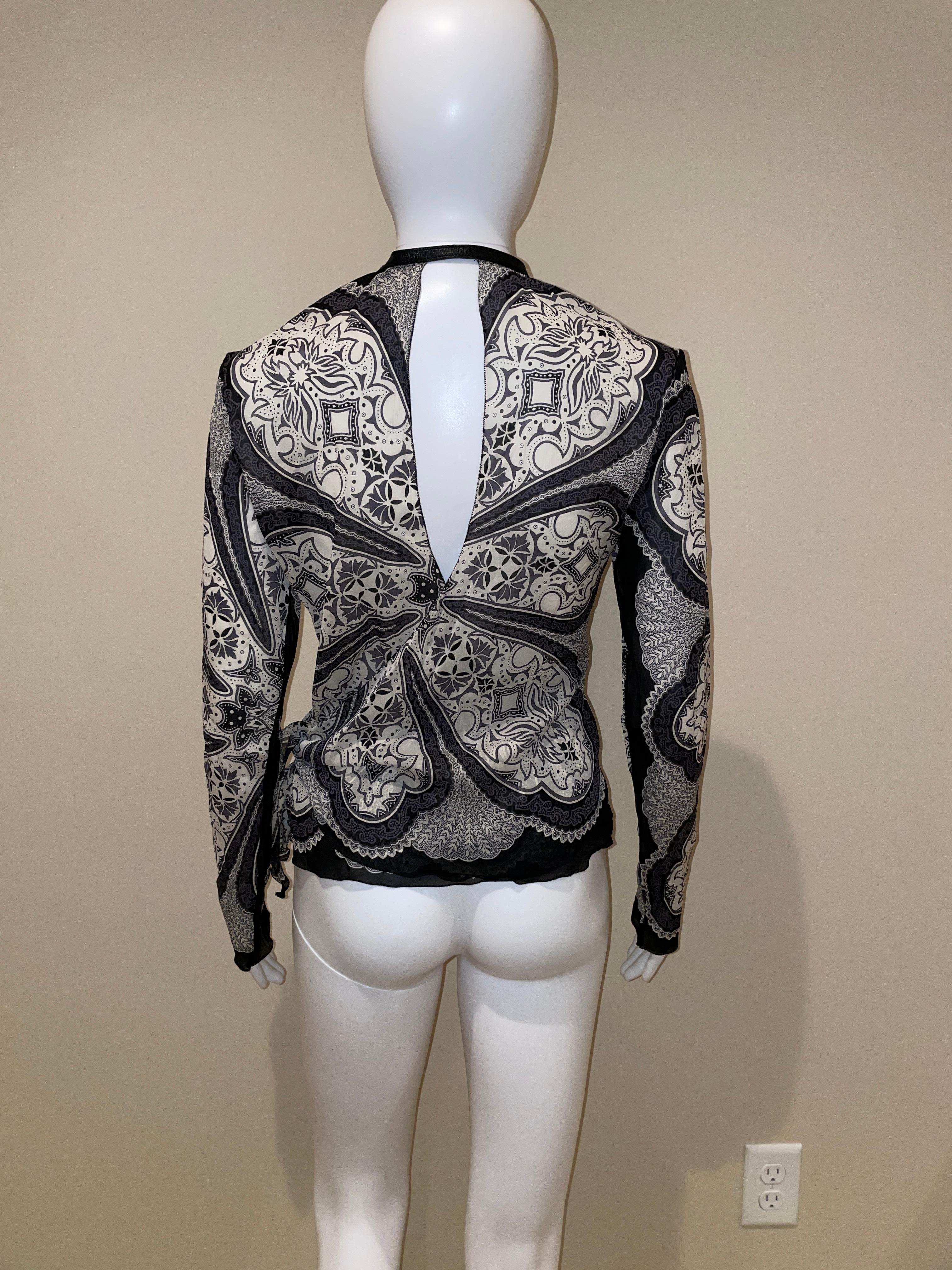 GUCCI TOM FORD 2004 vintage silk keyhole blouse gray paisley leather collar In Excellent Condition In Leonardo, NJ
