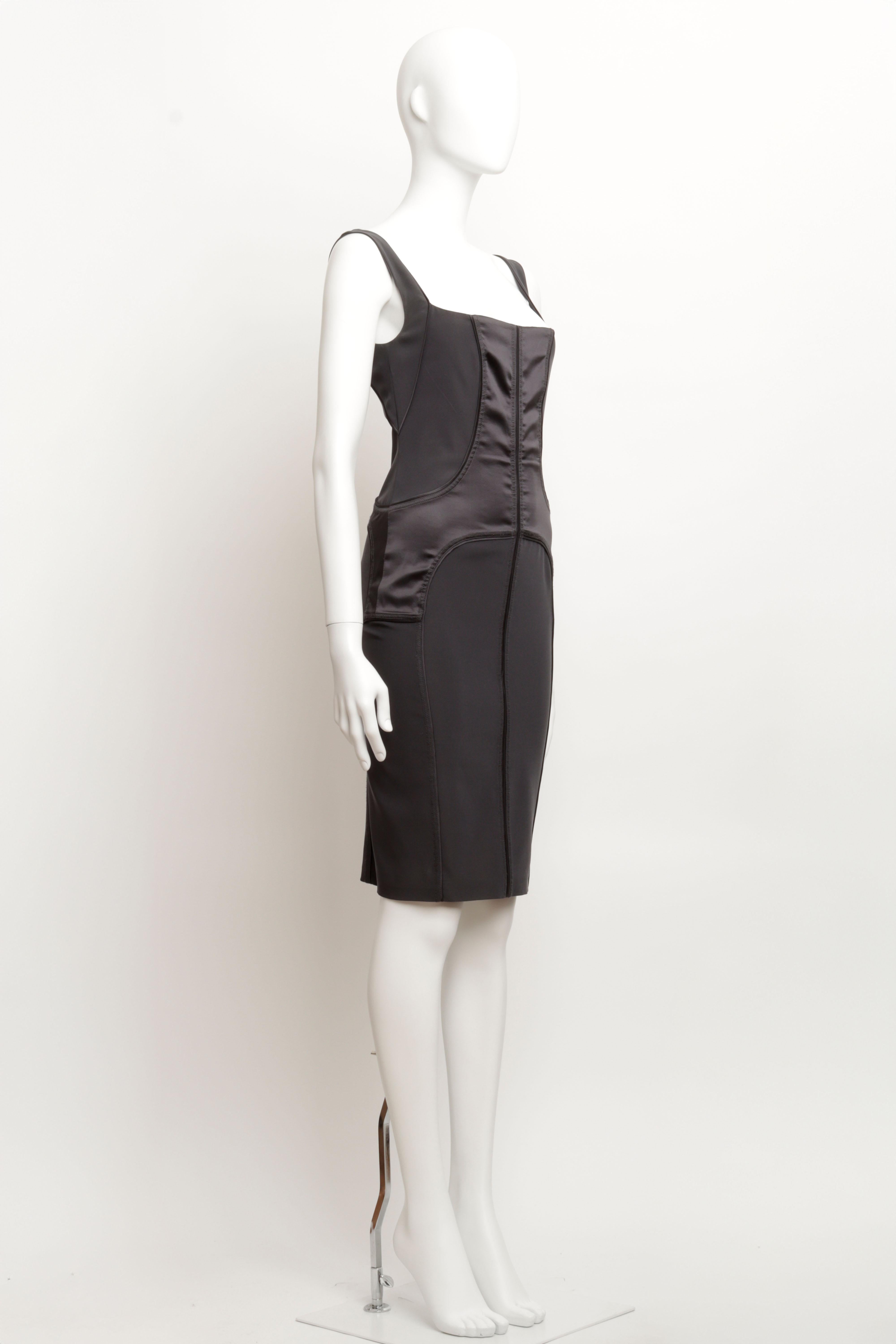 Noir Gucci Tom Ford forcci A/W 2003 - Robe corset ajustée en satin de soie stretch gris foncé en vente