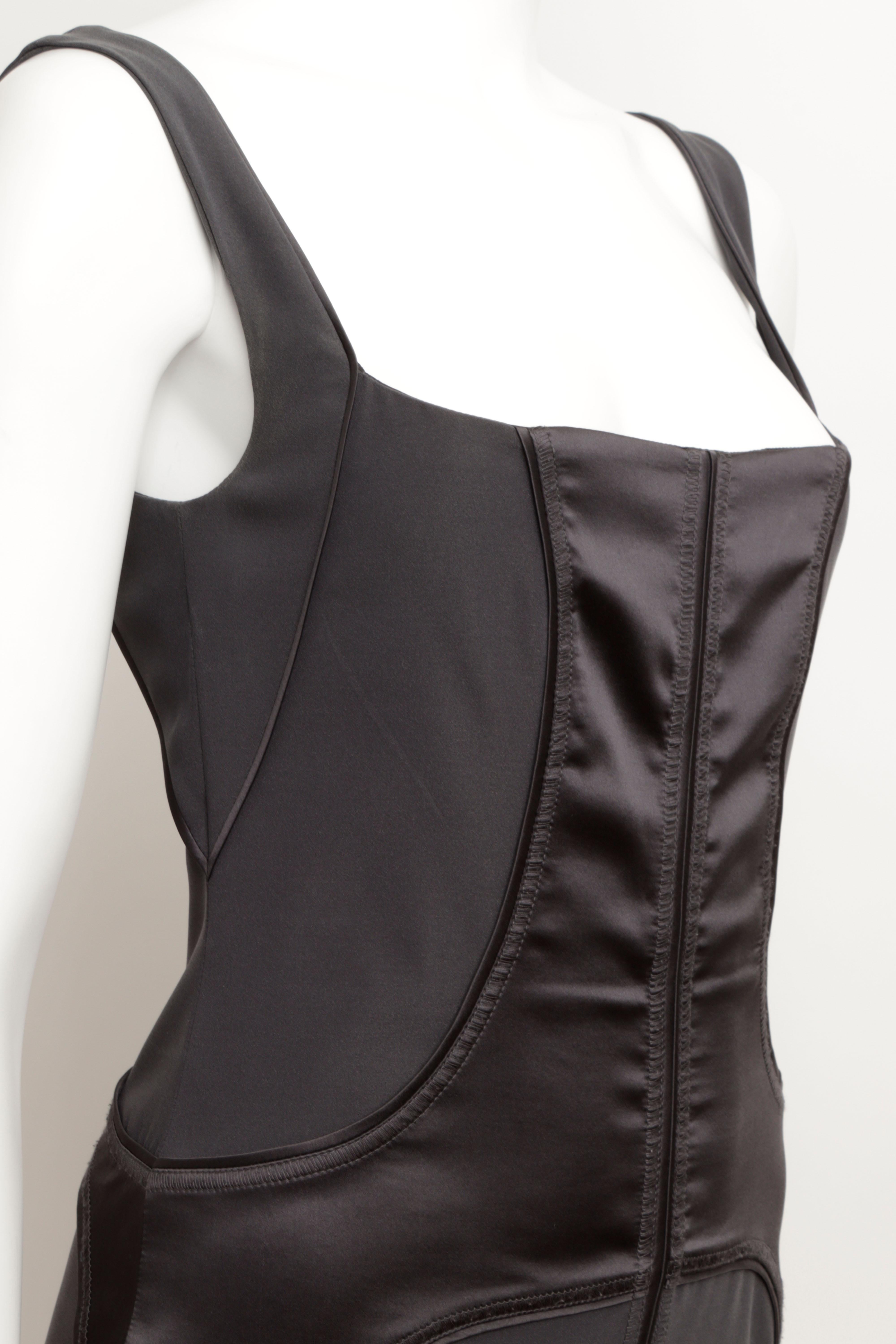 Gucci Tom Ford forcci A/W 2003 - Robe corset ajustée en satin de soie stretch gris foncé en vente 1