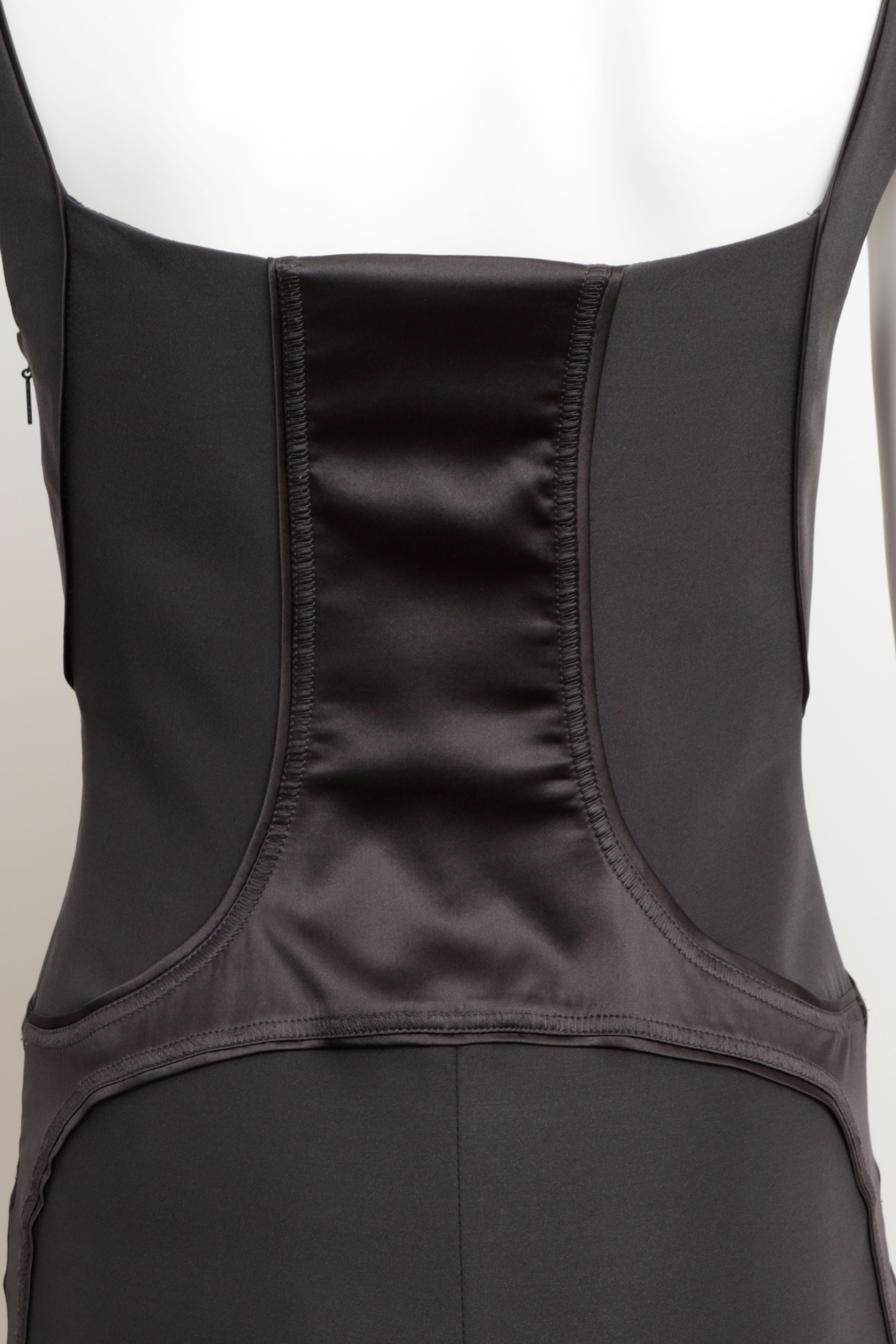Gucci Tom Ford forcci A/W 2003 - Robe corset ajustée en satin de soie stretch gris foncé en vente 2
