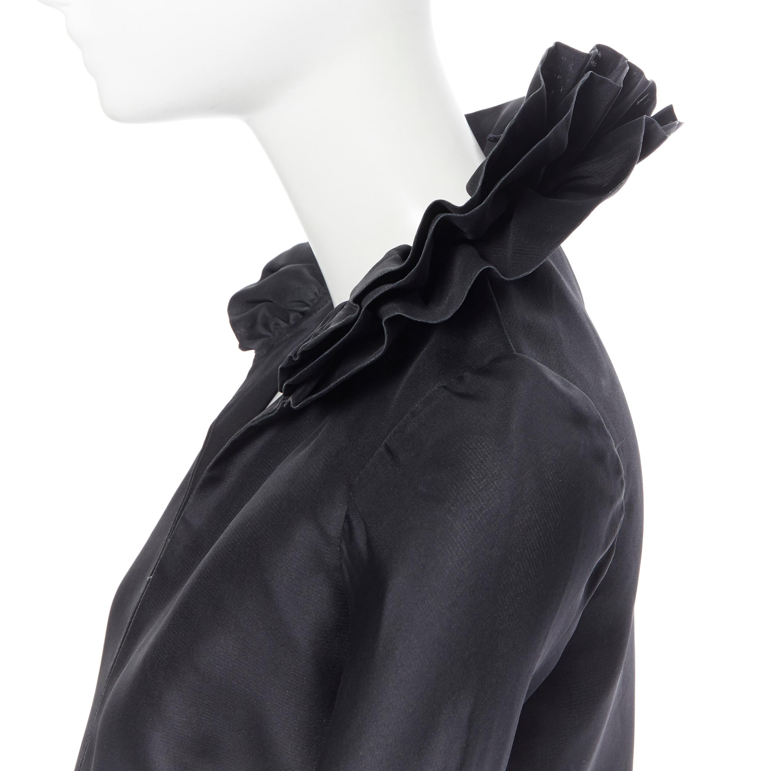 GUCCI TOM FORD AW00 Vintage 100% silk black Victorian plunge neck ruffle dress M
Brand: Gucci
Designer: Tom Ford
Collection: Fall Winter 2000 Runway
Model Name / Style: Silk dress
Material: Silk
Color: Black
Pattern: Solid
Closure: Zip
Extra Detail: