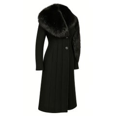 Gucci - Tom Ford - Black Coat with Fur Runway Fall/Winter 2004 Size 40IT