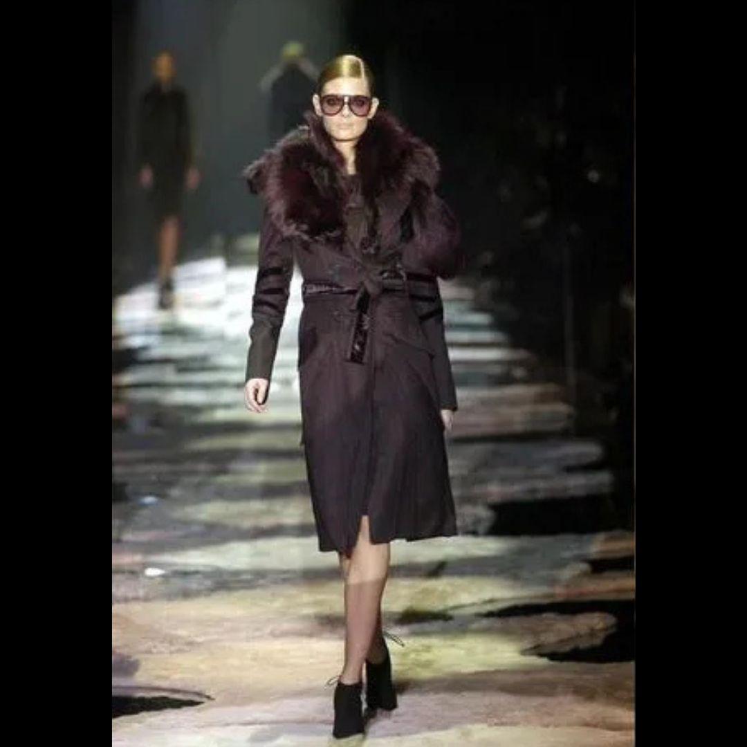 Gucci - Tom Ford - Manteau noir avec fourrure Runway Automne/Hiver 2004 Taille 40IT Pour femmes en vente