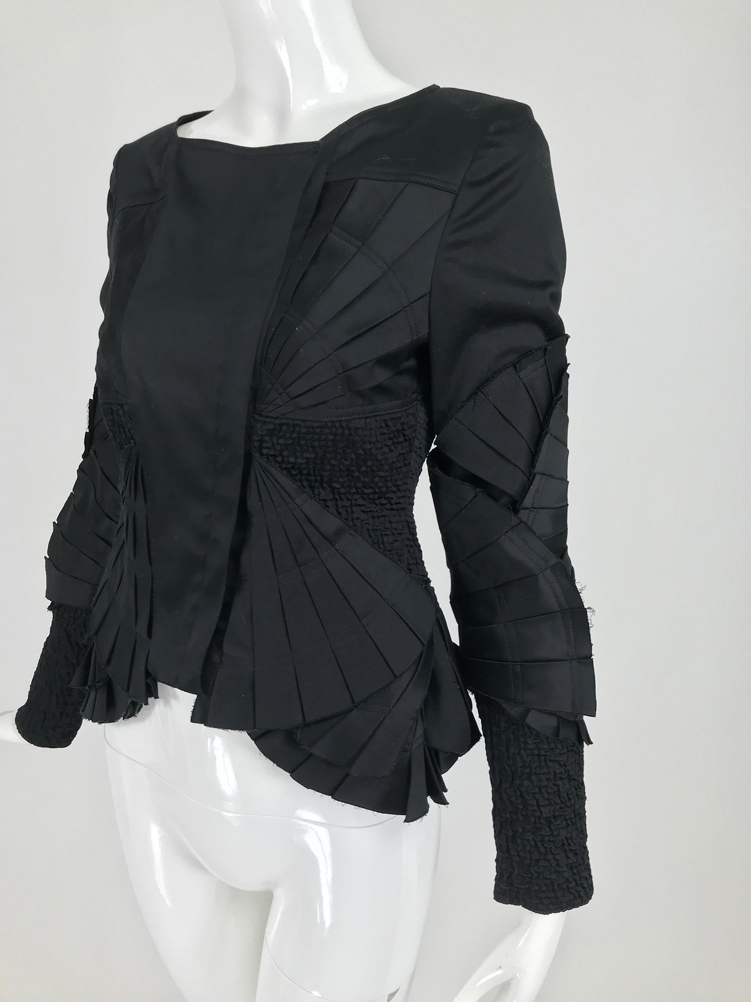 Gucci Tom Ford Jacke mit Fächerfalten und ungesäumten Kanten aus polierter Baumwolle 7