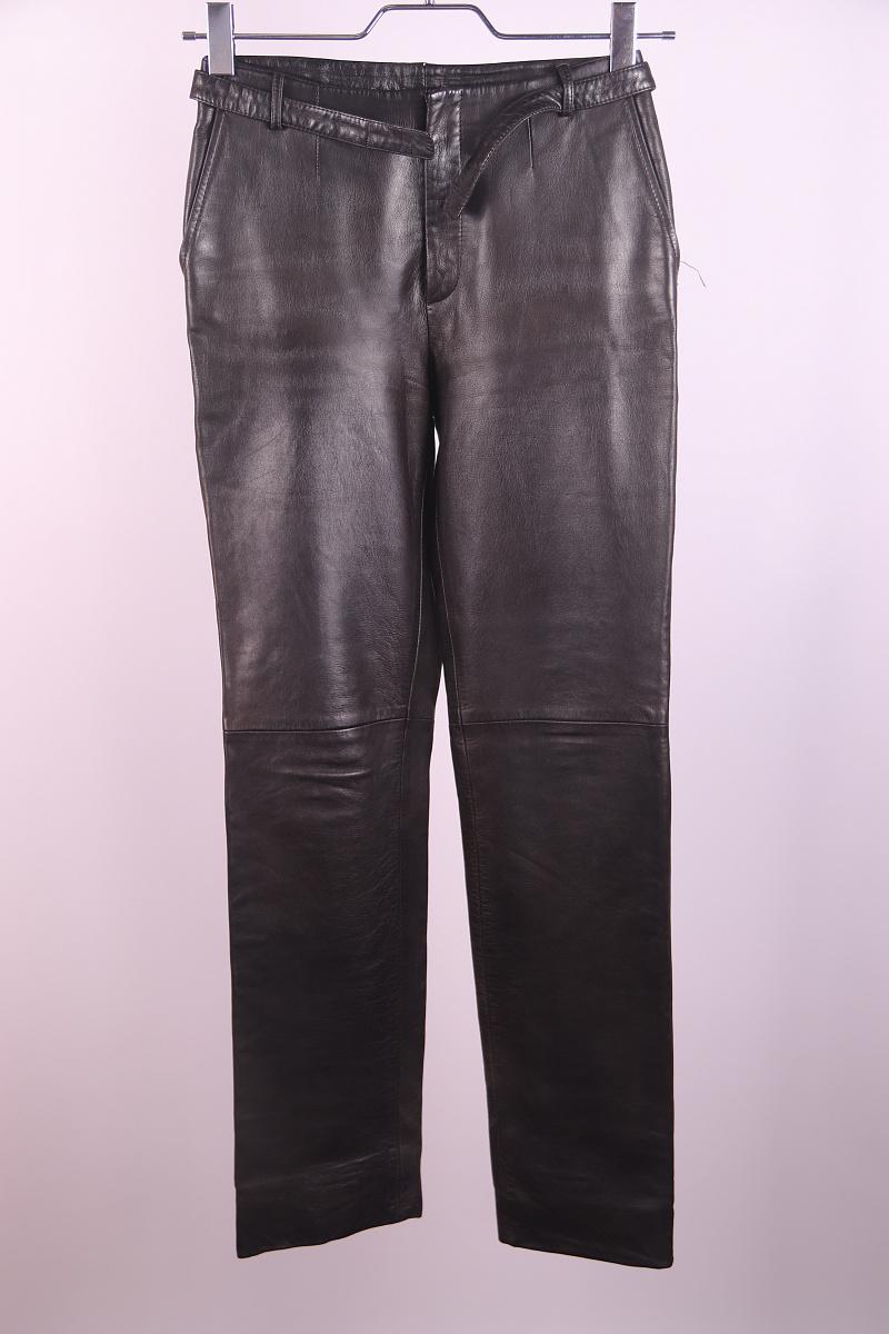 Gucci Tom Ford Era 1997 leather pants
size 40
good condition, there are scuffs, nuances and traces of wear, see photo
Waist: 70 cm → 27.56 in
Length: 106 cm → 41.73 in
Inseam: 82 cm → 32.28 in
Out (leg width): 18.5 cm → 7.28 in