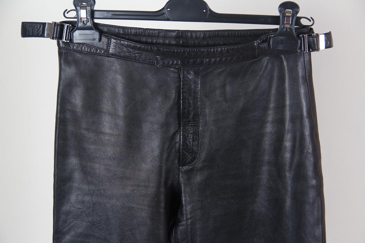 Gucci Tom Ford Era 1998 leather pants size 38

good condition, see photos

leather pants