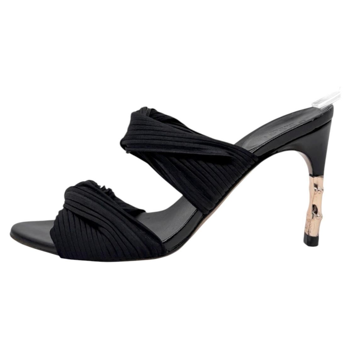 Gucci Tom Ford Era 2004 Schwarz Heels Sandalen Gold Heel Slide Mule 6B im Angebot