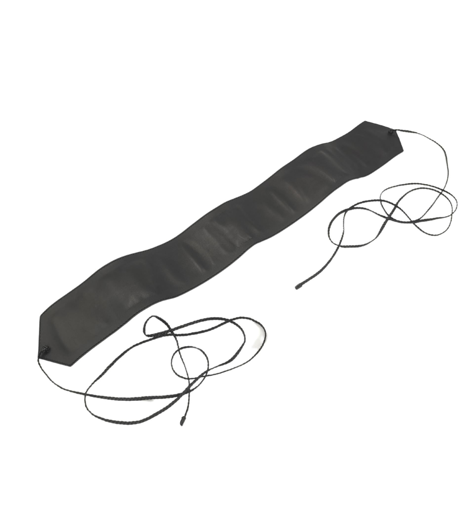 Women's or Men's Gucci Tom Ford F/W 2002 black leather wide obi belt For Sale