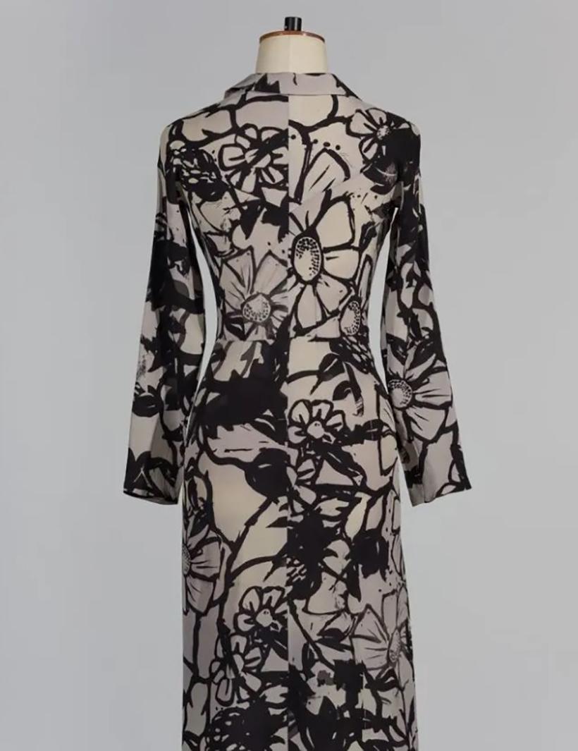Gucci TOM FORD

Gucci Silk Wrap Dress
Vintage
From the 2002 Collection by Tom Ford
Black
Printed
Long Sleeve with V-Neck

Size IT 38 - US 2

Pre-owned, excellent condition!

 100% authentic guarantee 

       PLEASE VISIT OUR STORE 



av
