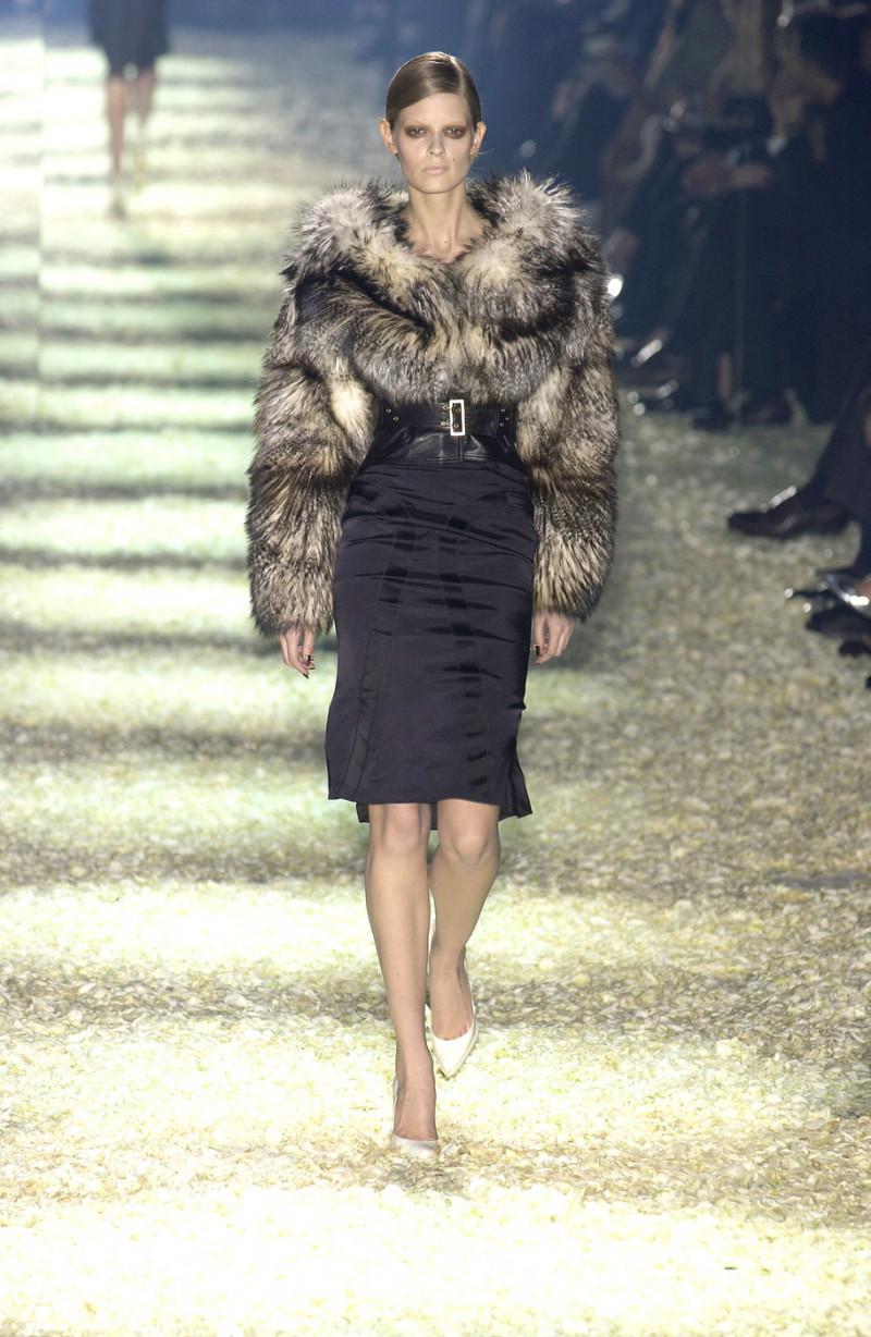 F/W 2003 Gucci Tom Ford runway Vintage raccoon fur coat For Sale 8