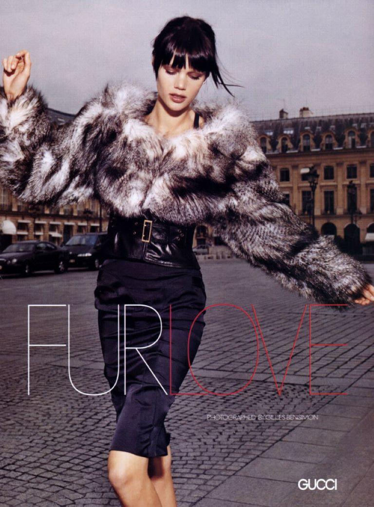 F/W 2003 Gucci Tom Ford runway Vintage raccoon fur coat

Fitted jacket made of brown and beige Murmansk raccoon fur from Gucci F/W 2003. 
V-neck, front zipper and silk bottom stripe.
 It will be good on S and XS



Reference 
(Magazine: Elle US