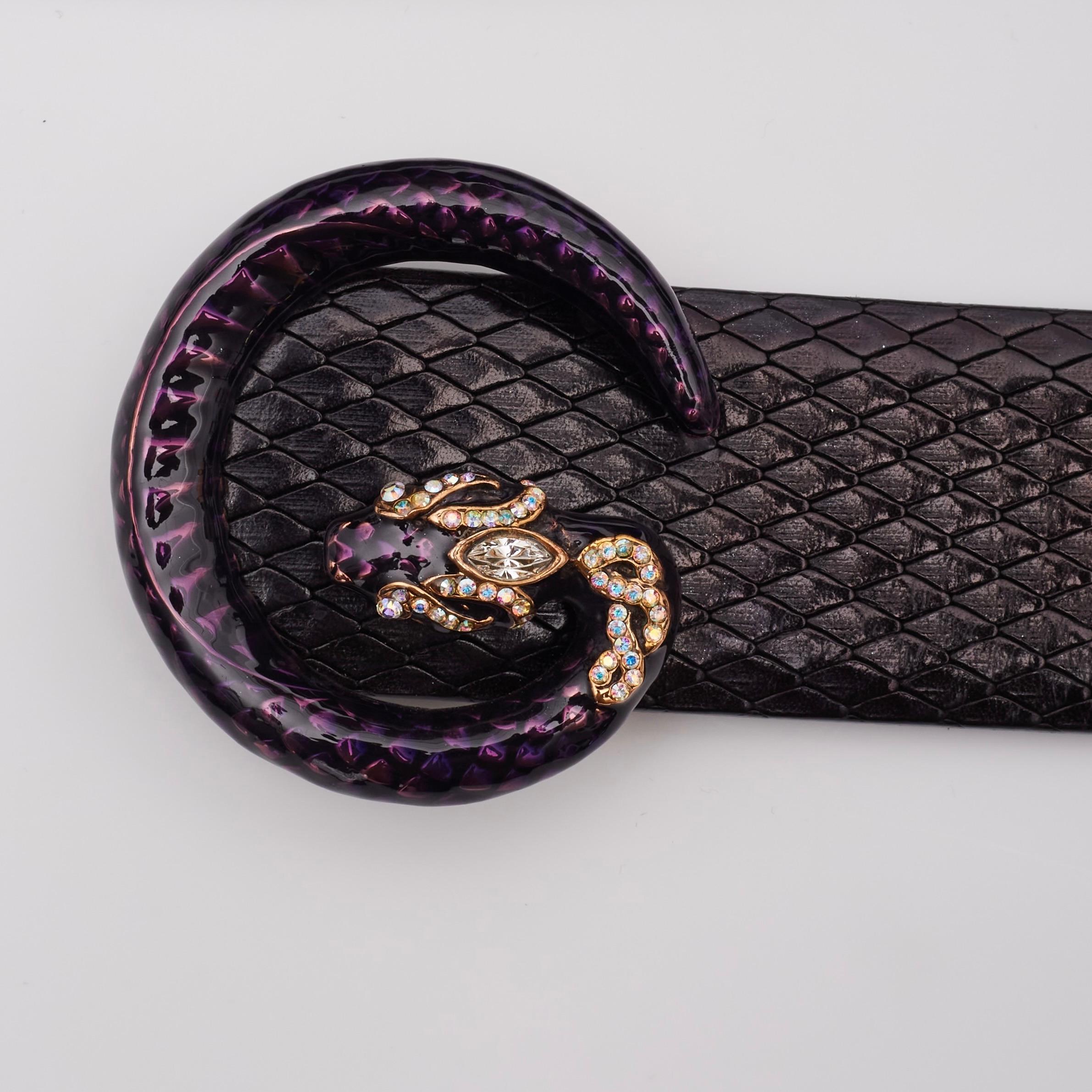 GUCCI TOM FORD PYTHON BLACK LEATHER PURPLE G LOGO SNAKE BELT (85/34)

Color: Black with purple snake logo buckle
Vintage 1990s
Material: Python leather
Model No: 129191
Measures: L 36” x W 1.75”
Size: 85 cm / 34 inch
Comes with: No Brand dust
