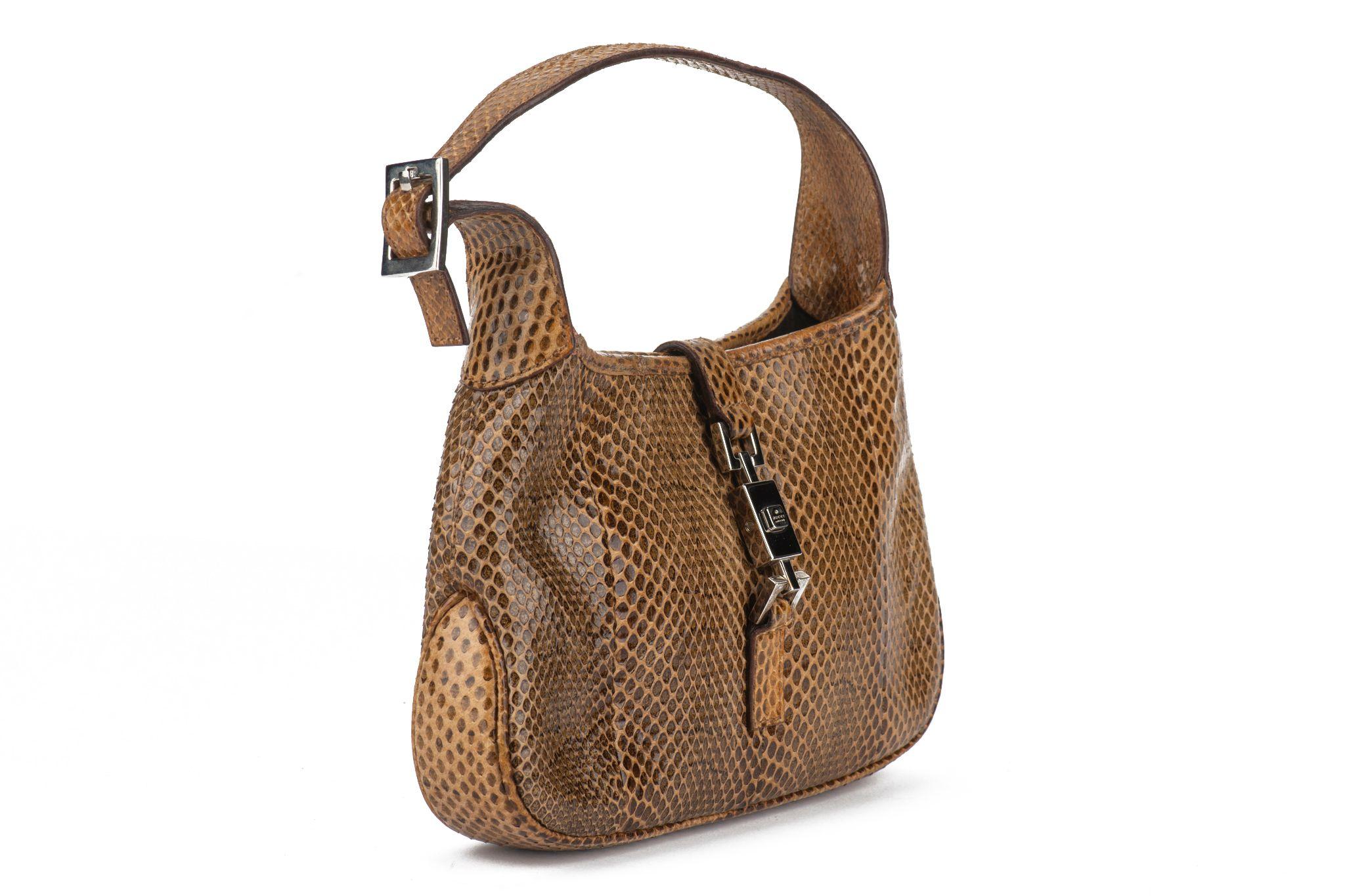 Mini sac à bandoulière Jackie vintage de Gucci en python naturel. Défaut mineur sur la garniture supérieure, Tom Ford Design/One de collection. Poignée de 5