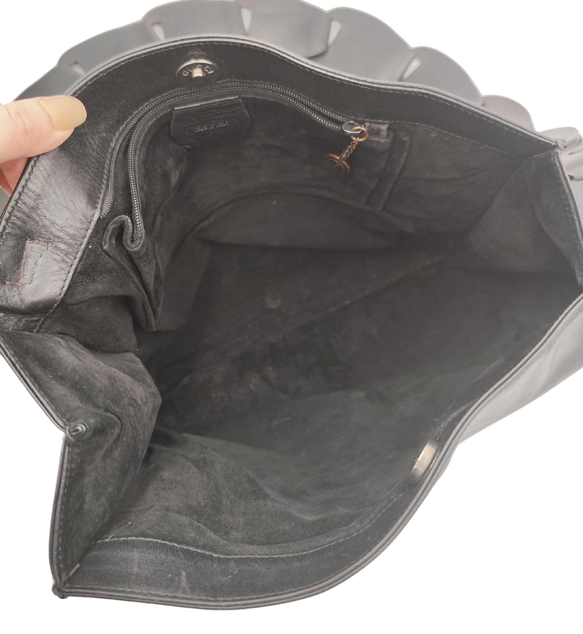 Gucci Tom Ford S/S 1997 black leather chain strap bag For Sale 13
