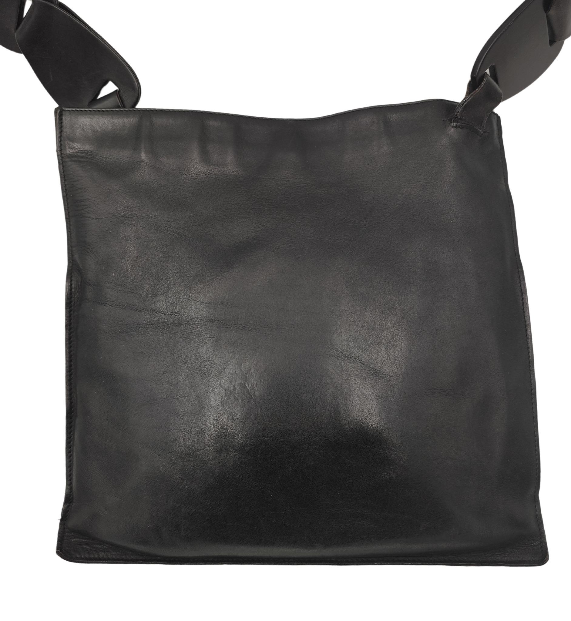 Gucci Tom Ford S/S 1997 black leather chain strap bag For Sale 3