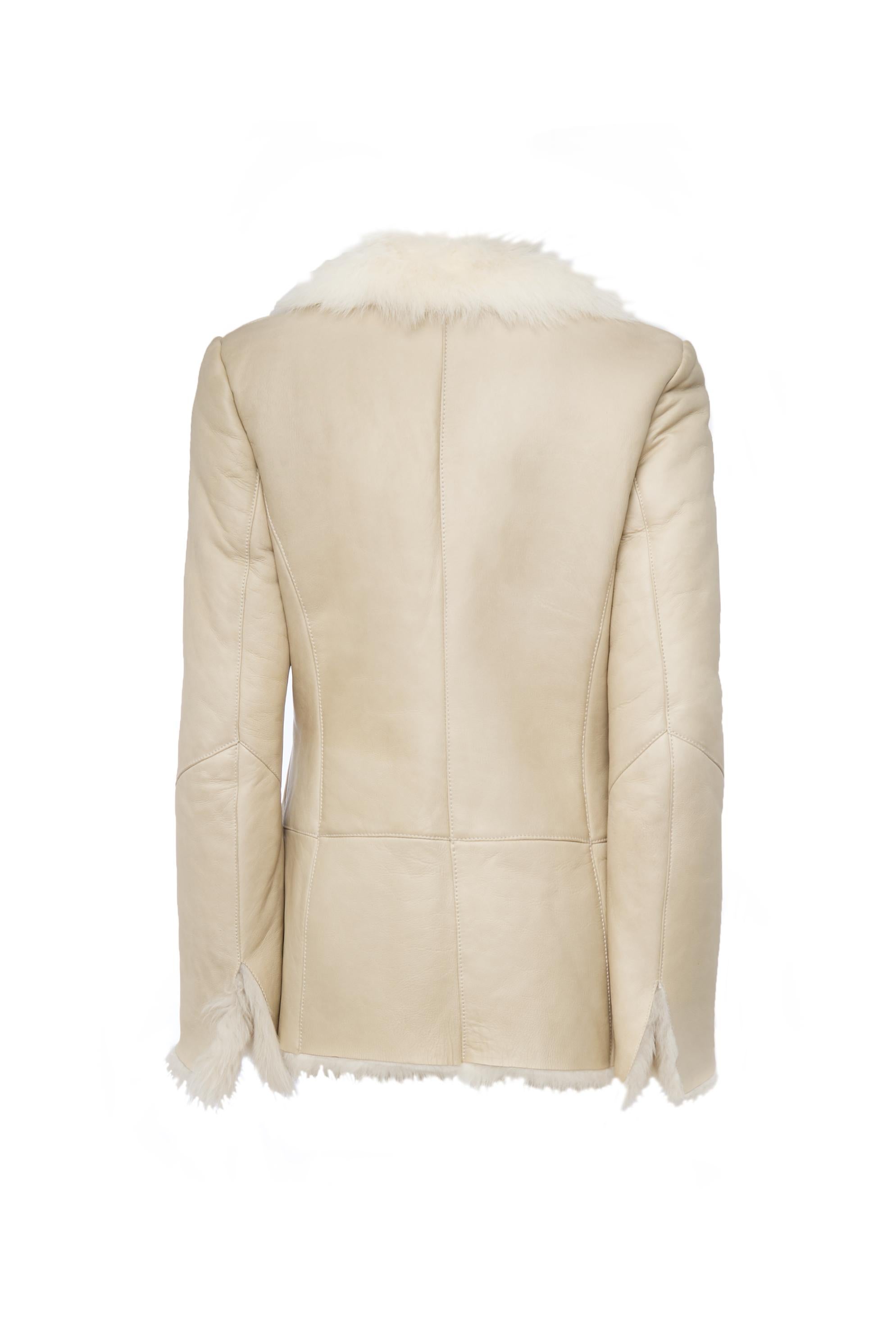 This exquisite Gucci shearling jacket , designed by Tom Ford, is a luxurious piece that blends chic sophistication with a cozy edge. 

The soft, creamy leather is complemented by a sumptuous fur collar, adding an elegant touch of warmth. Perfect for