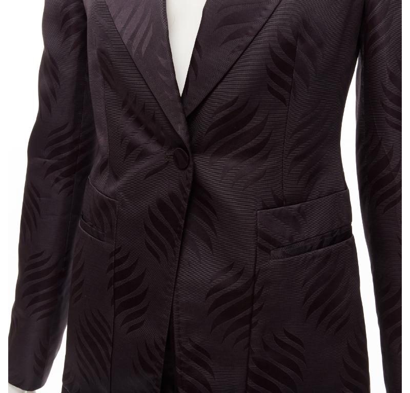 GUCCI Tom Ford Vintage black oriental leaf jacquard blazer skirt suit IT38 XS
Reference: TGAS/C01853
Brand: Gucci
Designer: Tom Ford
Material: Silk
Color: Purple
Pattern: Abstract
Closure: Button
Lining: Black Silk
Extra Details: Matching fabric
