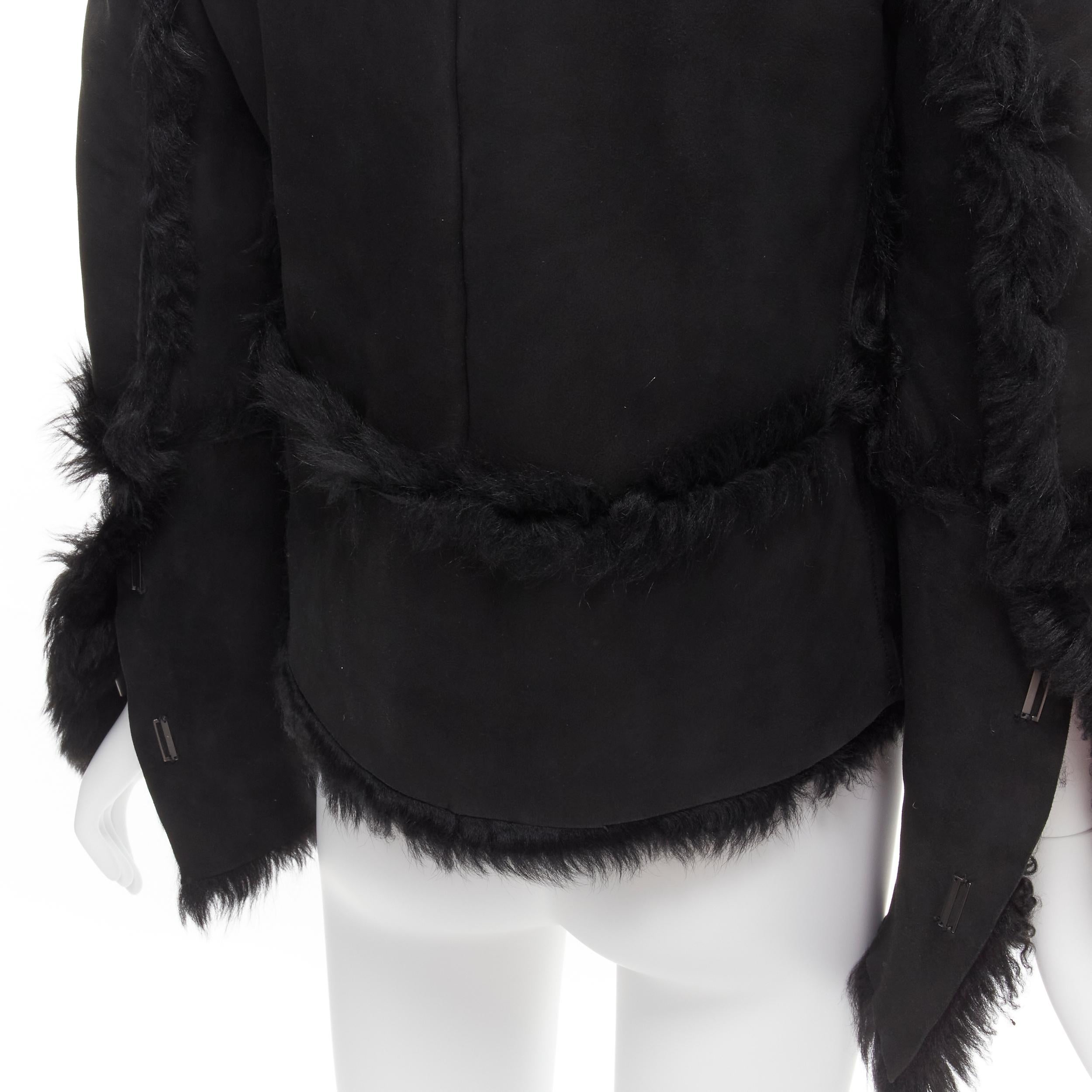 GUCCI Tom Ford Vintage Schwarzer Mantel aus Shearling-pelz und Wildleder mit ausgestellten Ärmeln IT38 XS im Angebot 6