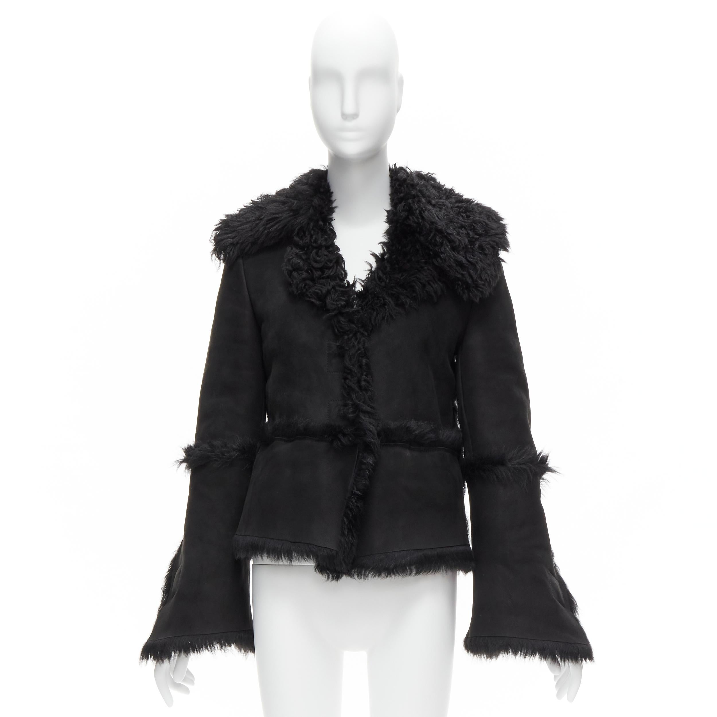 GUCCI Tom Ford Vintage Schwarzer Mantel aus Shearling-pelz und Wildleder mit ausgestellten Ärmeln IT38 XS im Angebot 9