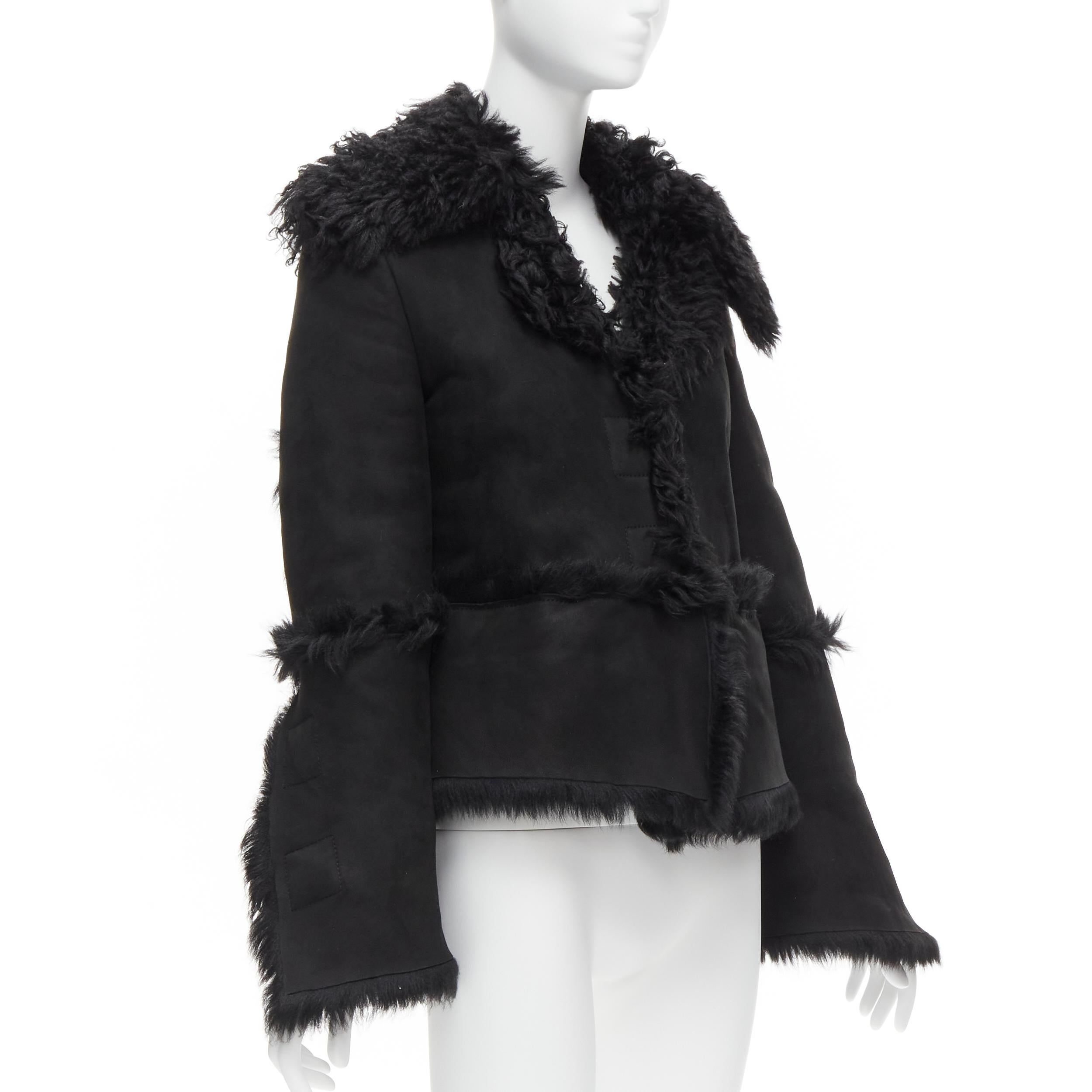 GUCCI Tom Ford Vintage Schwarzer Mantel aus Shearling-pelz und Wildleder mit ausgestellten Ärmeln IT38 XS Damen im Angebot