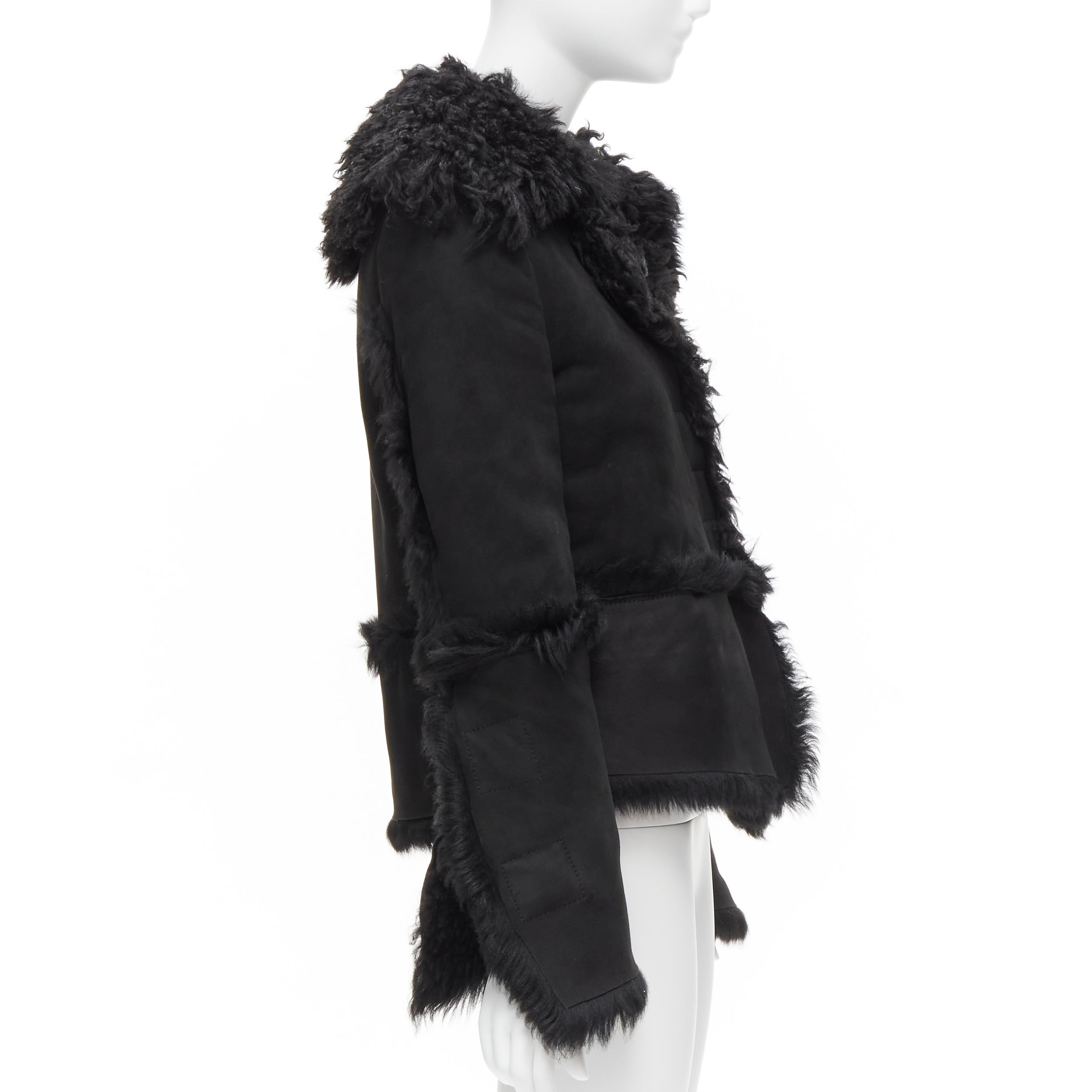 GUCCI Tom Ford Vintage Schwarzer Mantel aus Shearling-pelz und Wildleder mit ausgestellten Ärmeln IT38 XS im Angebot 1
