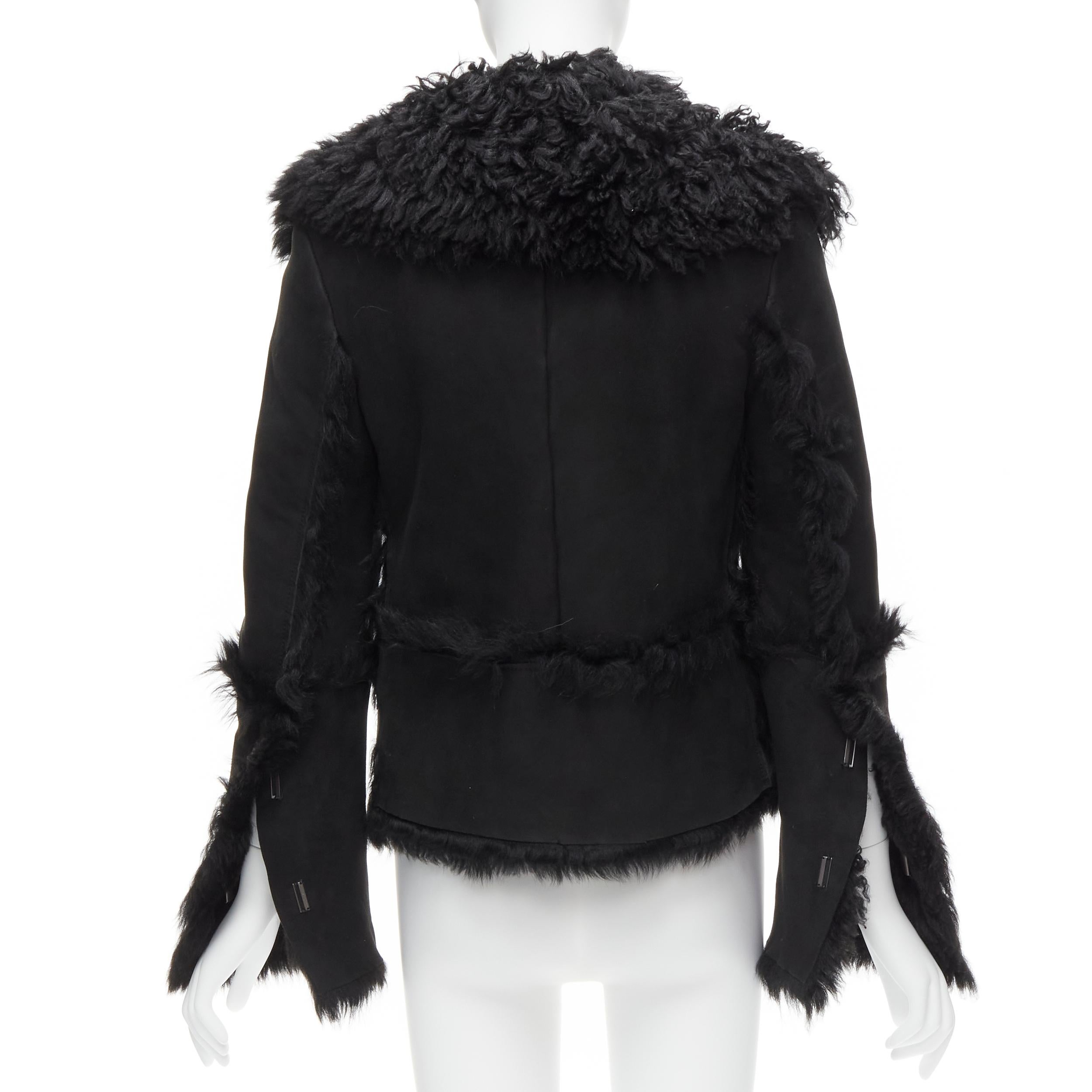 GUCCI Tom Ford Vintage Schwarzer Mantel aus Shearling-pelz und Wildleder mit ausgestellten Ärmeln IT38 XS im Angebot 2