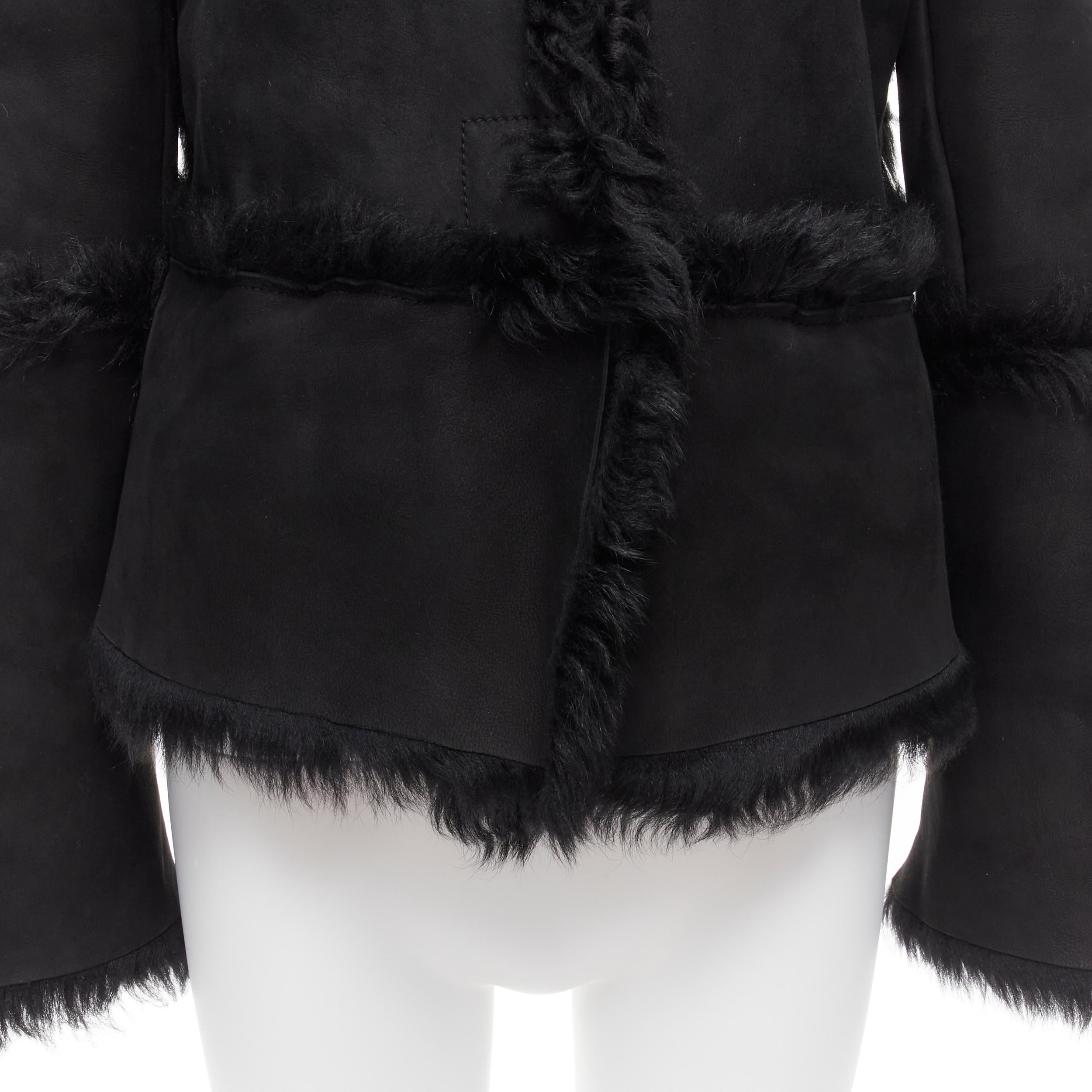 GUCCI Tom Ford Vintage Schwarzer Mantel aus Shearling-pelz und Wildleder mit ausgestellten Ärmeln IT38 XS im Angebot 5