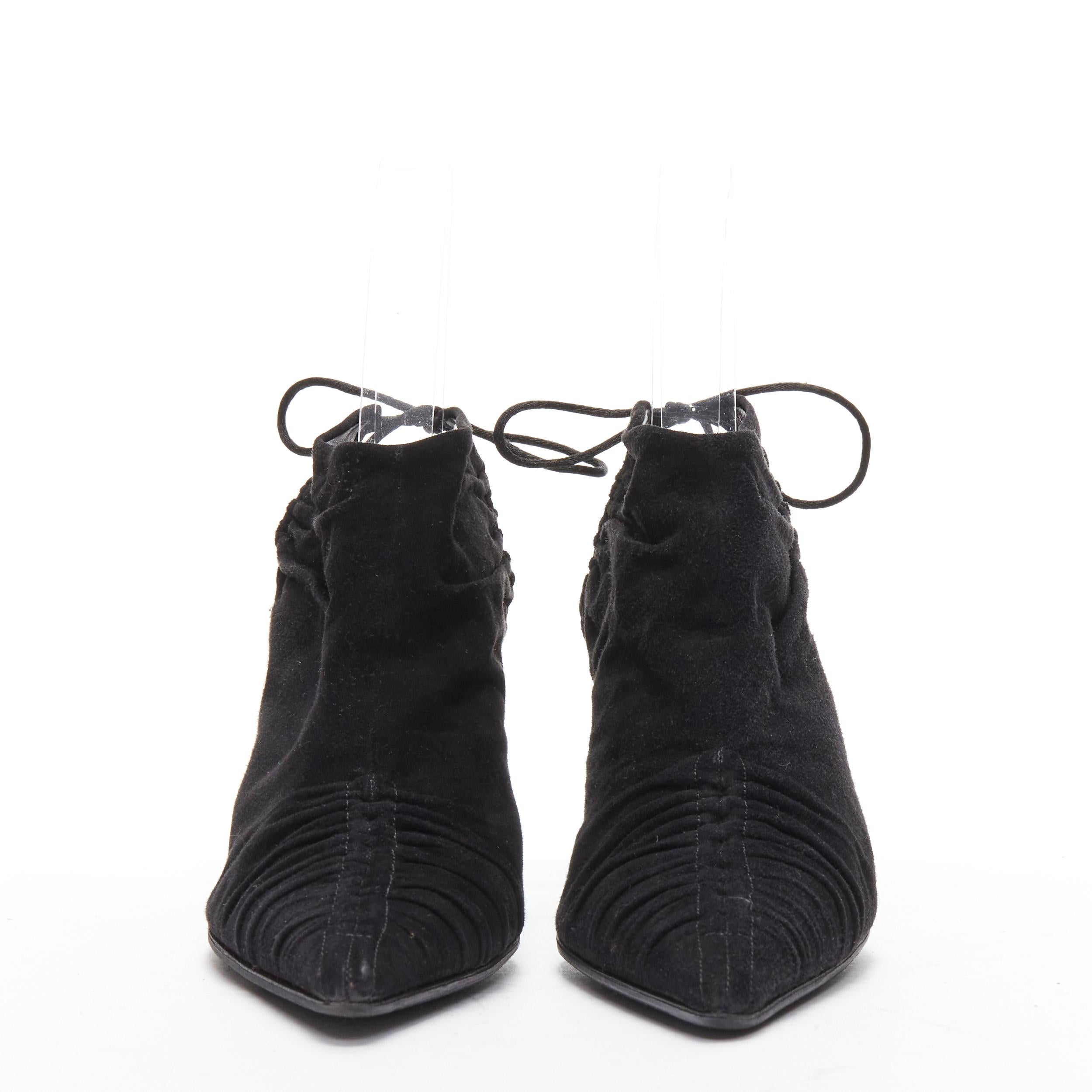 GUCCI - Bottines vintage Tom Ford en daim noir froncé avec cravate à bouts noués EU36C Pour femmes en vente