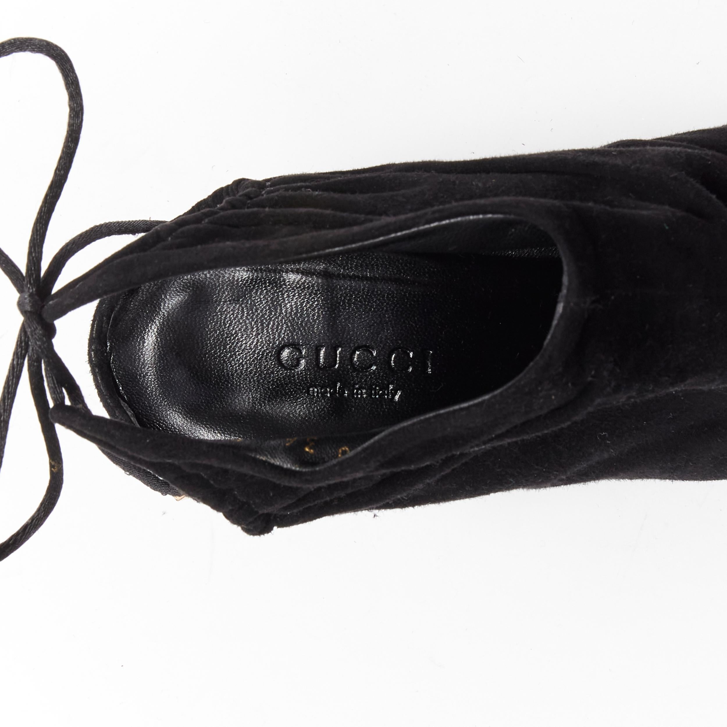GUCCI - Bottines vintage Tom Ford en daim noir froncé avec cravate à bouts noués EU36C en vente 5
