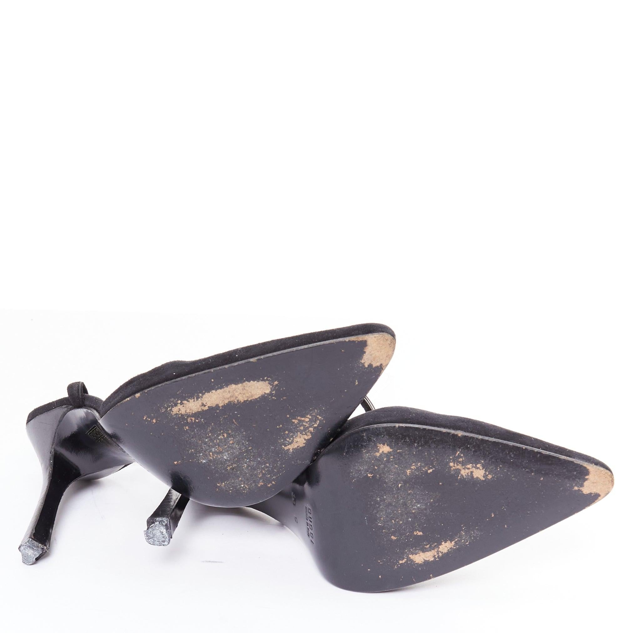 GUCCI Tom Ford Vintage Schwarzes Wildleder Metall-ID-Platte Slingback-Pumps EU36 im Angebot 7