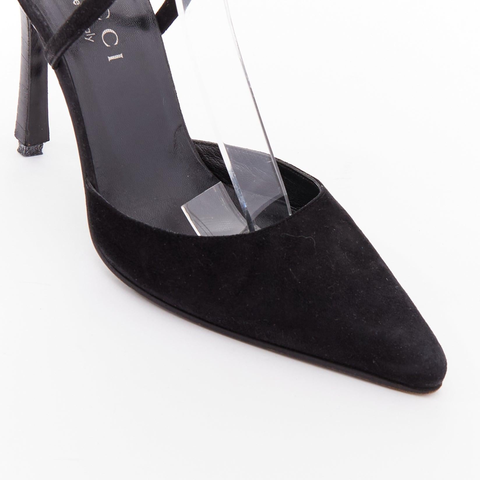GUCCI Tom Ford Vintage Schwarzes Wildleder Metall-ID-Platte Slingback-Pumps EU36 im Angebot 3