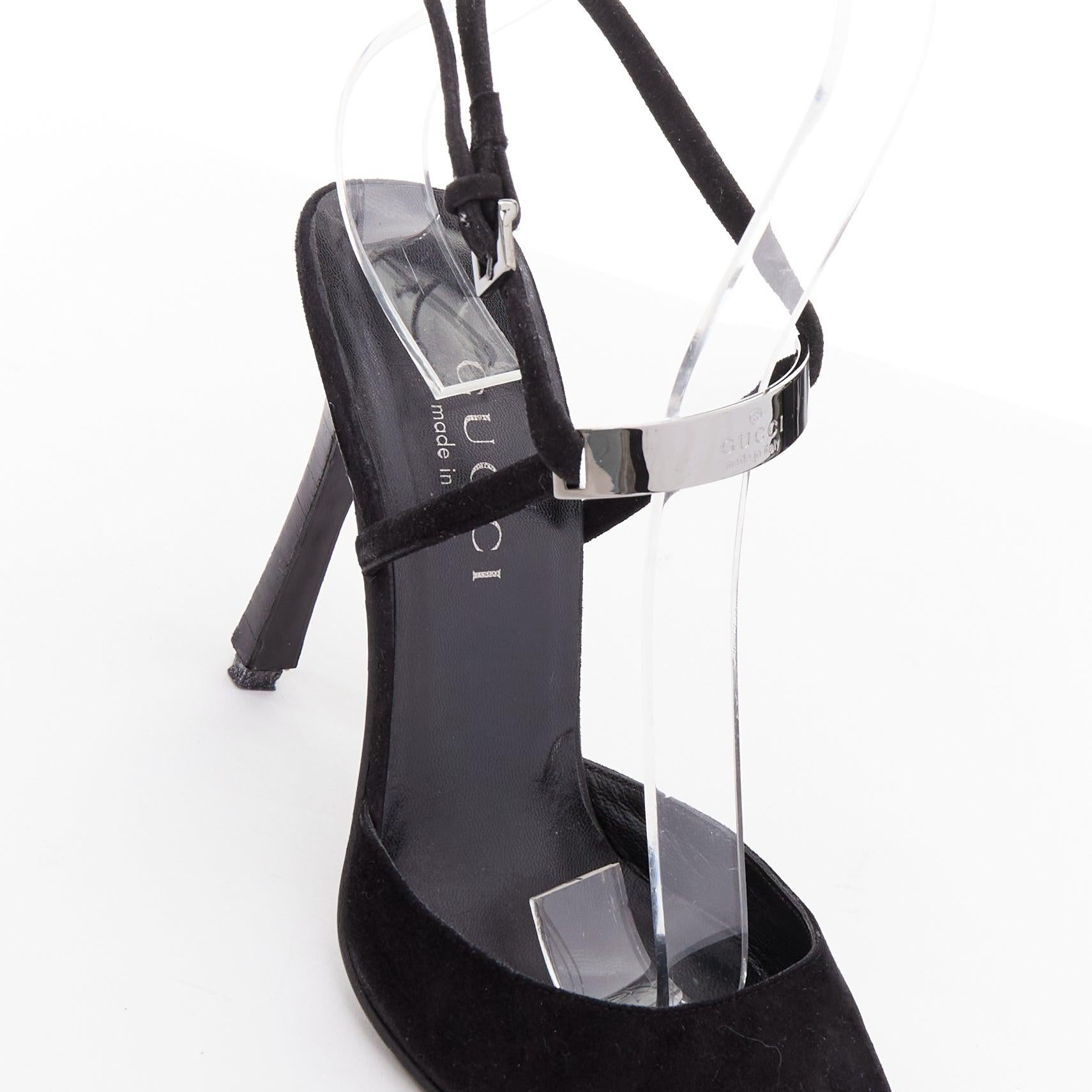 GUCCI Tom Ford Vintage Schwarzes Wildleder Metall-ID-Platte Slingback-Pumps EU36 im Angebot 4
