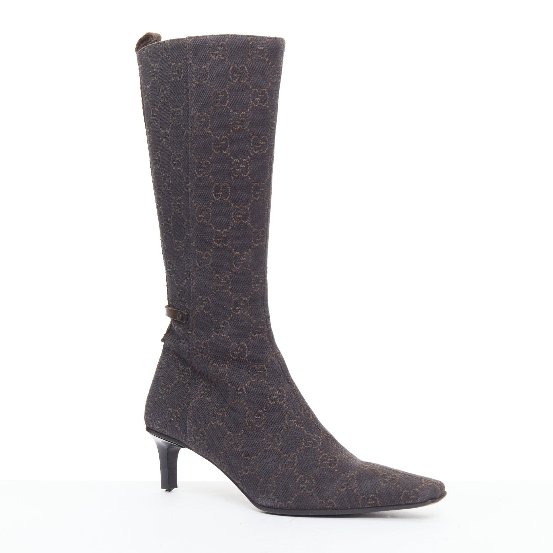 GUCCI Tom Ford Vintage Dunkelbraun GG Monogram Kitten Heel Stiefel EU35.5
Referenz: MSPG/A00002
Marke: Gucci
Designer: Tom Ford
MATERIAL: Stoff, Leder
Farbe: Braun
Muster: Monogram
Verschluss: Reißverschluss
Innenfutter: Braunes Leder
Hergestellt