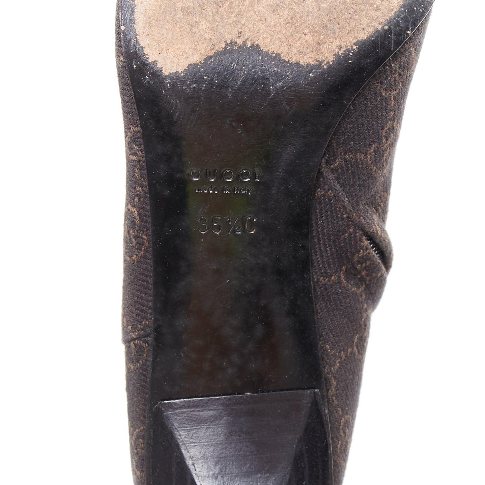 GUCCI Tom Ford Vintage Dunkelbraun GG Monogram Kitten Heel Stiefel EU35.5 im Angebot 4