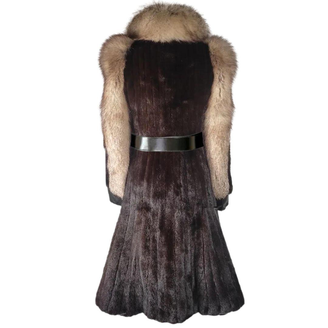 Gucci Vintage Fur Coat with Belt Fall/Winter 2007 Size 40IT In Good Condition For Sale In Saint Petersburg, FL