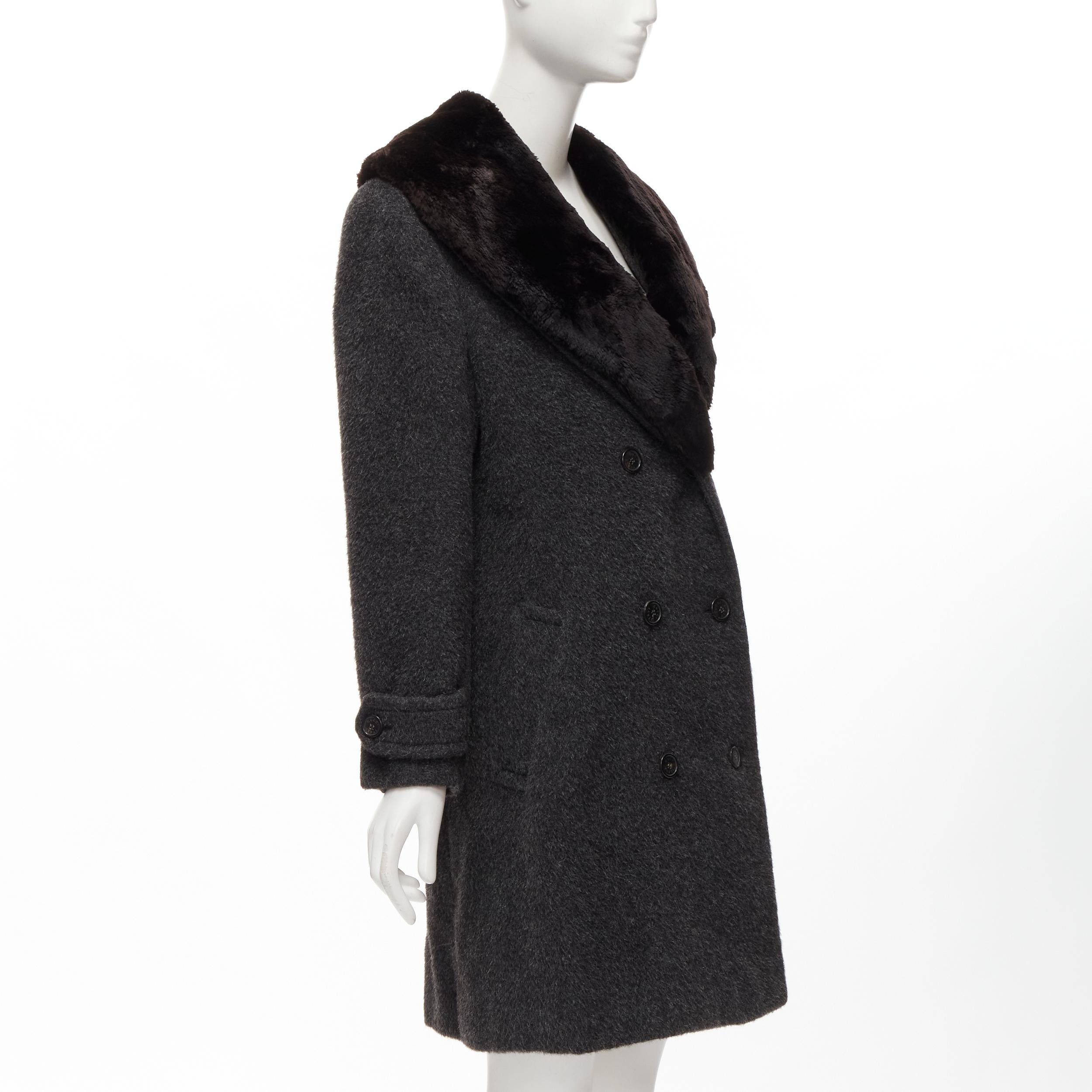GUCCI Tom Ford Vintage grey alpaca fur collar double brested winter coat IT42 M In Good Condition For Sale In Hong Kong, NT