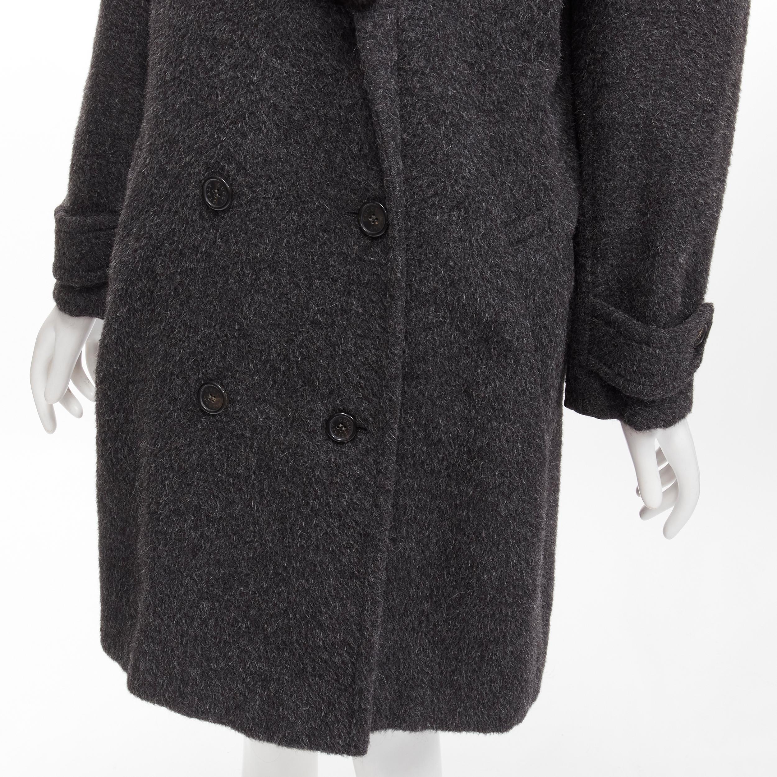 Gucci - Manteau d'hiver vintage gris à col en fourrure et à double bretelle en alpaca, taille IT 42 M en vente 4