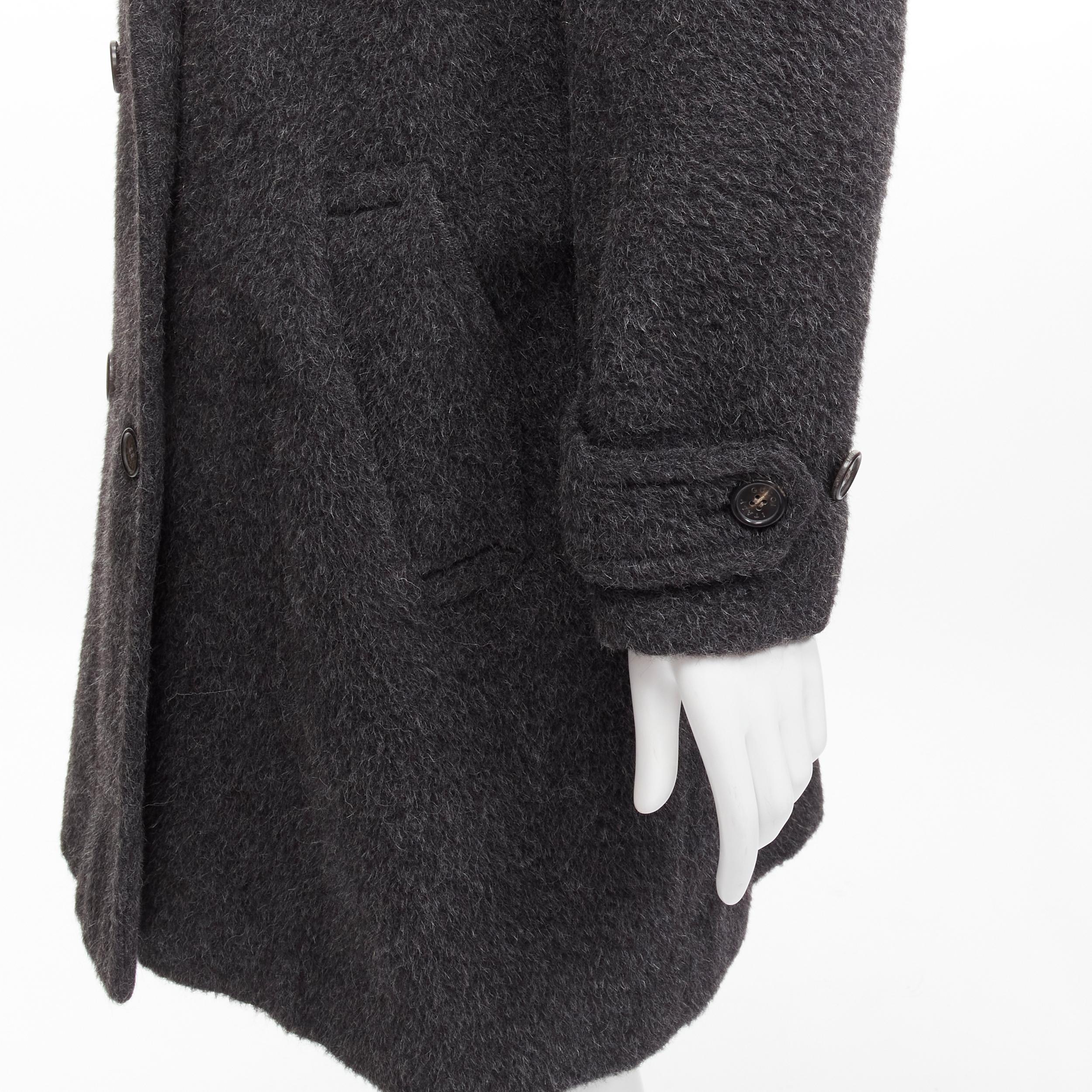 Gucci - Manteau d'hiver vintage gris à col en fourrure et à double bretelle en alpaca, taille IT 42 M en vente 5