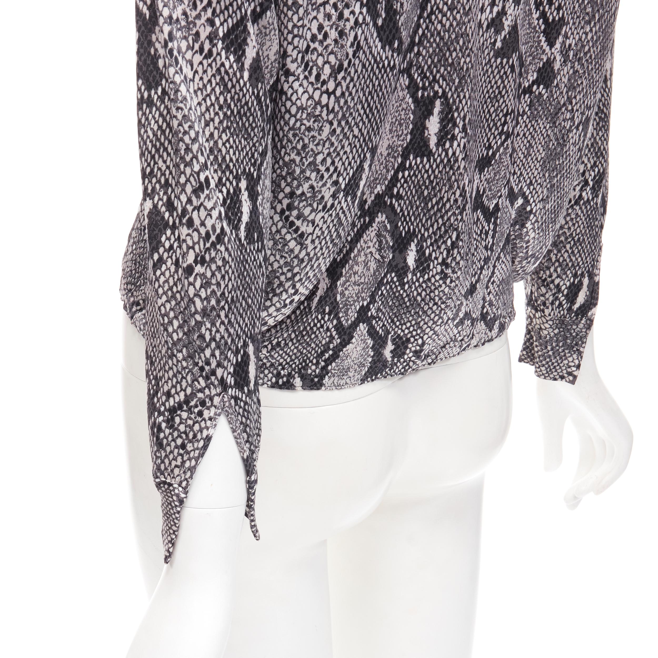GUCCI TOM FORD Vintage grey python print plunge neck blouse shirt IT38 XS 
Reference: ANWU/A00660 
Brand: Gucci 
Designer: Tom Ford 
Material: Feels like viscose 
Color: Grey 
Pattern: Snakeskin 
Extra Detail: Plunge neckline Spread collar. Gucci