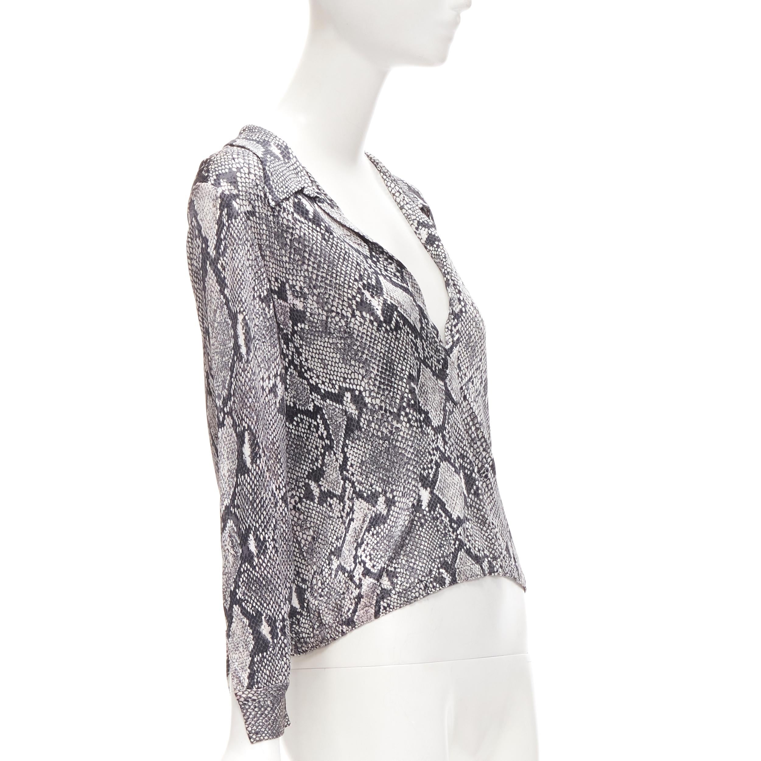 GUCCI TOM FORD Vintage grey python print plunge neck blouse shirt IT38 XS In Excellent Condition In Hong Kong, NT