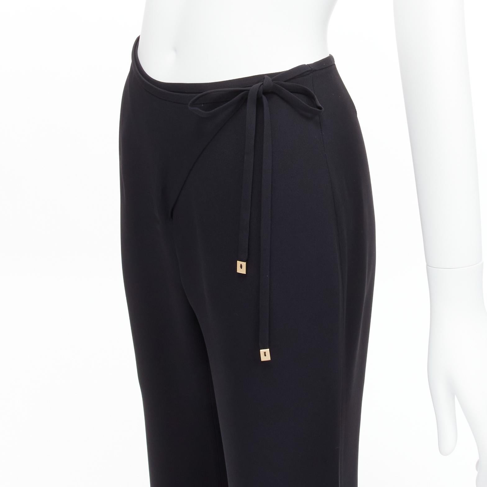 GUCCI Tom Ford Vintage black minimalistic metal charm tie waist wide leg pants IT40 S
Reference: TGAS/D00389
Brand: Gucci
Designer: Tom Ford
Material: Rayon, Acetate
Color: Black, Gold
Pattern: Solid
Closure: Wrap Tie
Lining: Black
Extra Details: