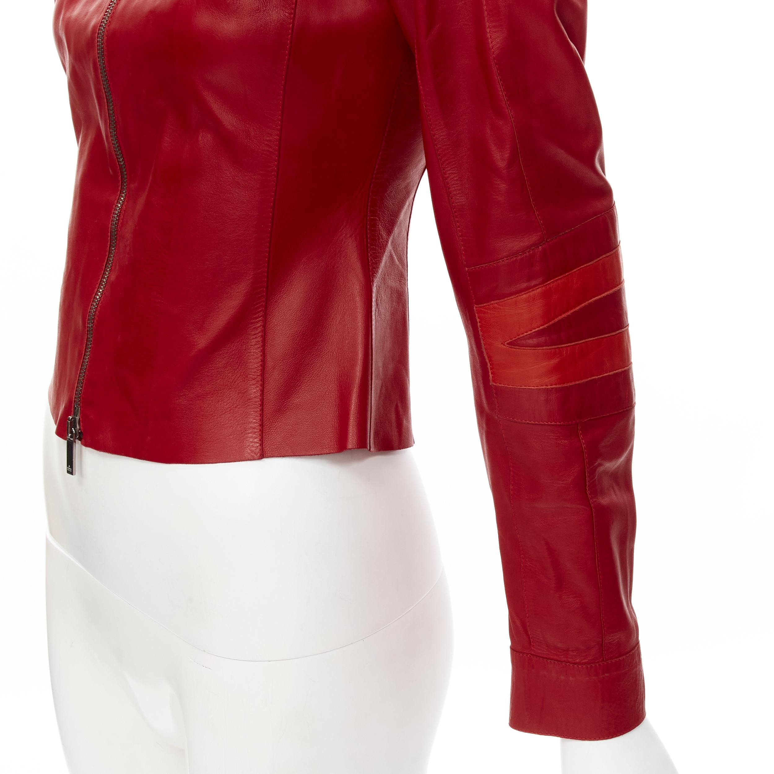 GUCCI TOM FORD Vintage Y2K red minimalist moto sleeves leather jacket IT38 XS
Brand: Gucci
Extra Detail: Red leather upper. Gunmetal zipper pulls. Moto inspired elbow patch detailing on sleeves.

CONDITION:
Condition: Very good, this item was