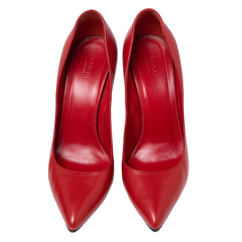 Gucci Tomato Red Leather Pointed-Toe Pumps Size 40 In Good Condition In Dubai, Al Qouz 2