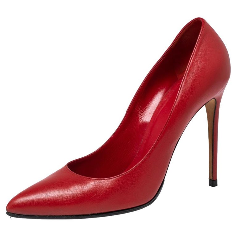 Gucci Tomato Red Leather Pointed-Toe Pumps Size 40 For Sale at 1stDibs