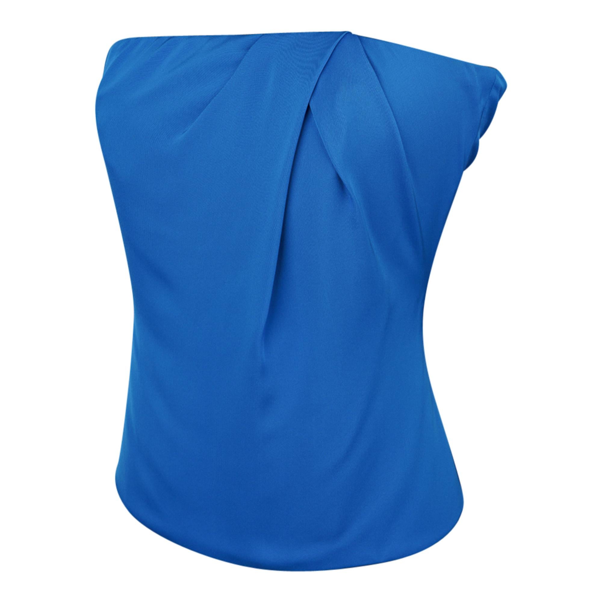 Mightychic offers a Gucci silk top in a fresh jewel tone blue silk.
Strapless with fabric detail at top has stays for fabulous fit.
Rear zipper pull.
NEW or NEVER WORN.   
final sale

SIZE 42
USA SIZE 6
(runs small)

TOP MEASURES:
LENGTH 