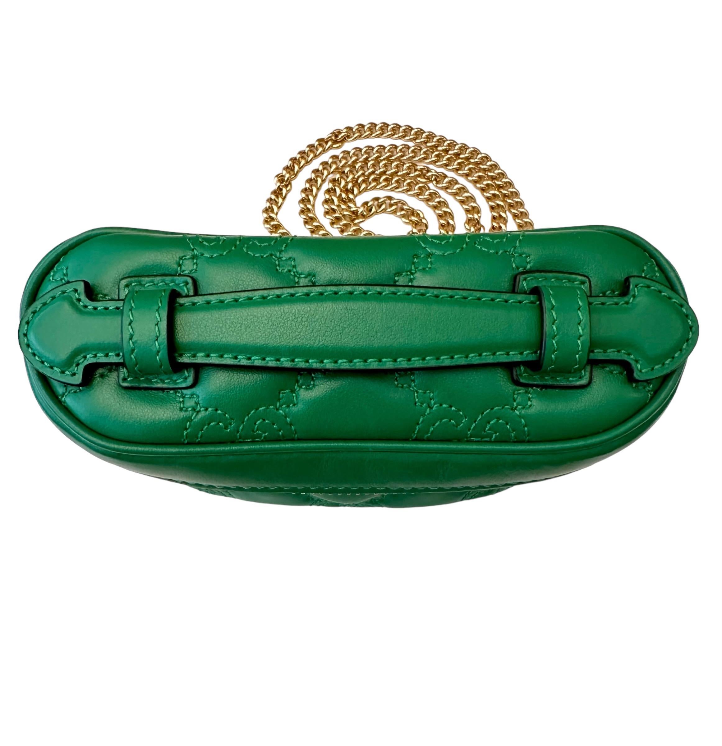 Gucci Top Handle GG matealssé Vanity Chain Mini Green Bag In Excellent Condition In Geneva, CH