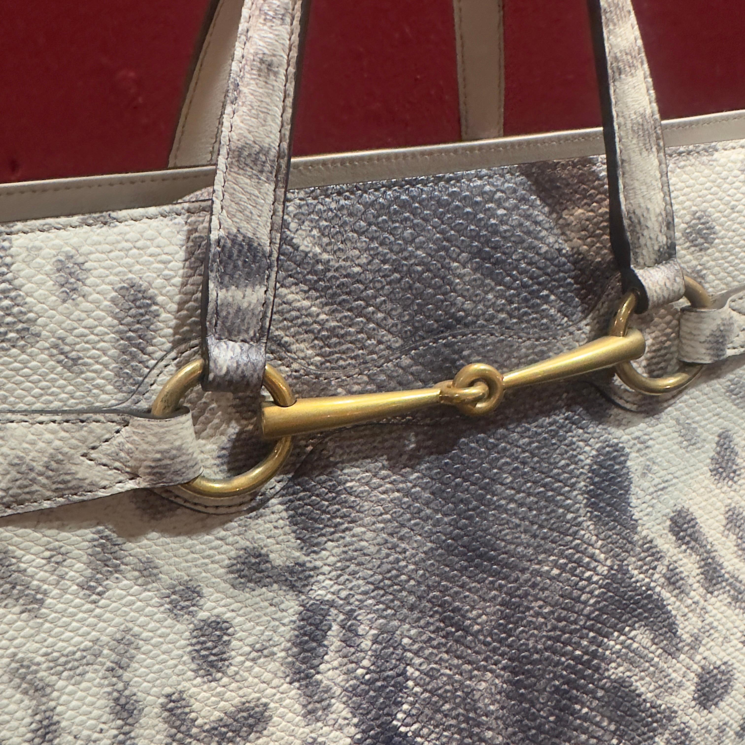 Gucci Tote in Pelle Anaconda Grigio – Vintage Rare Excellent état - En vente à Basaluzzo, IT