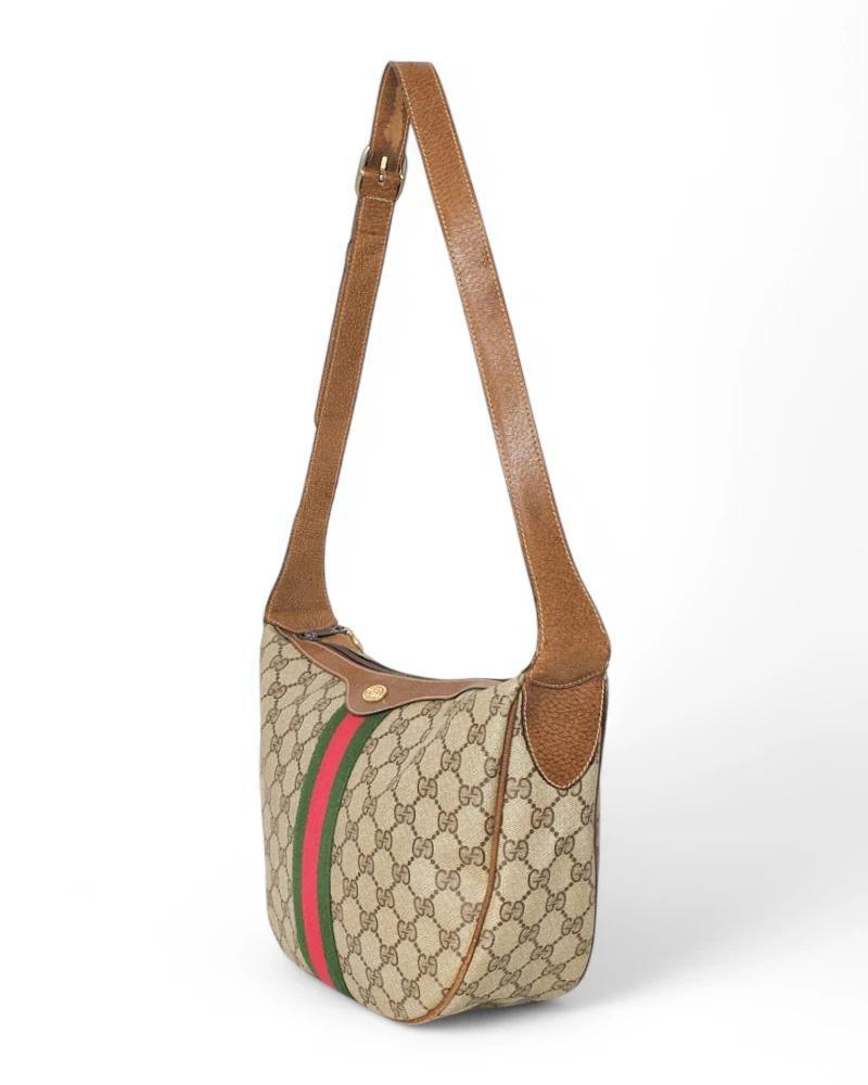 Gucci Shoulder Bag Hobo Vintage GG Supreme Brown Bon état - En vente à Torre Del Greco, IT